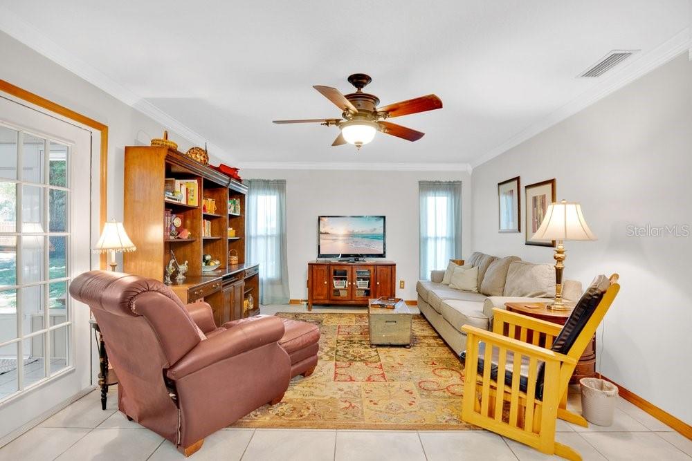Image 15 of 37 For 525 Rachael Court