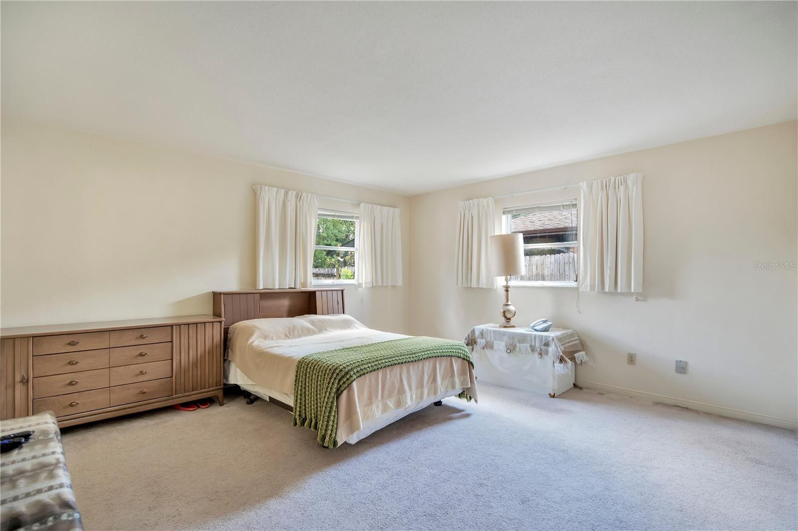 Image 14 of 27 For 1571 Urbana Avenue