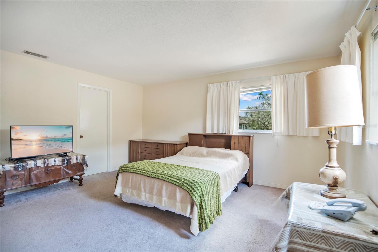 Image 15 of 27 For 1571 Urbana Avenue
