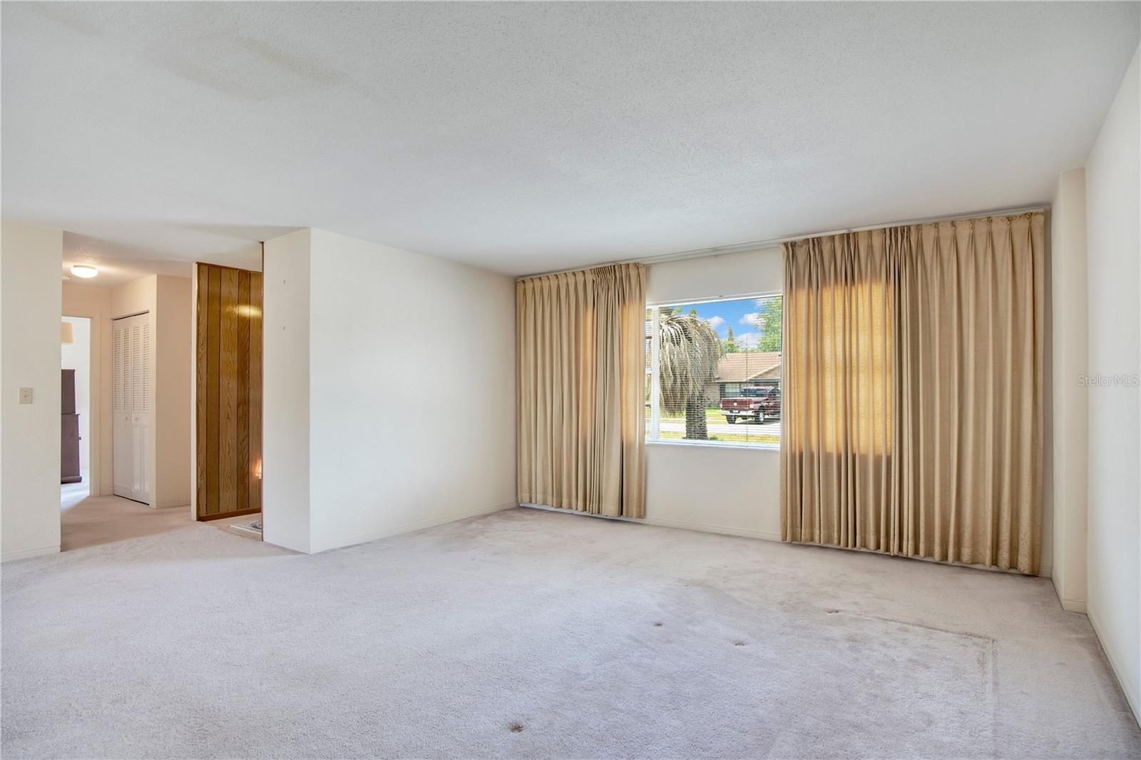 Image 6 of 27 For 1571 Urbana Avenue