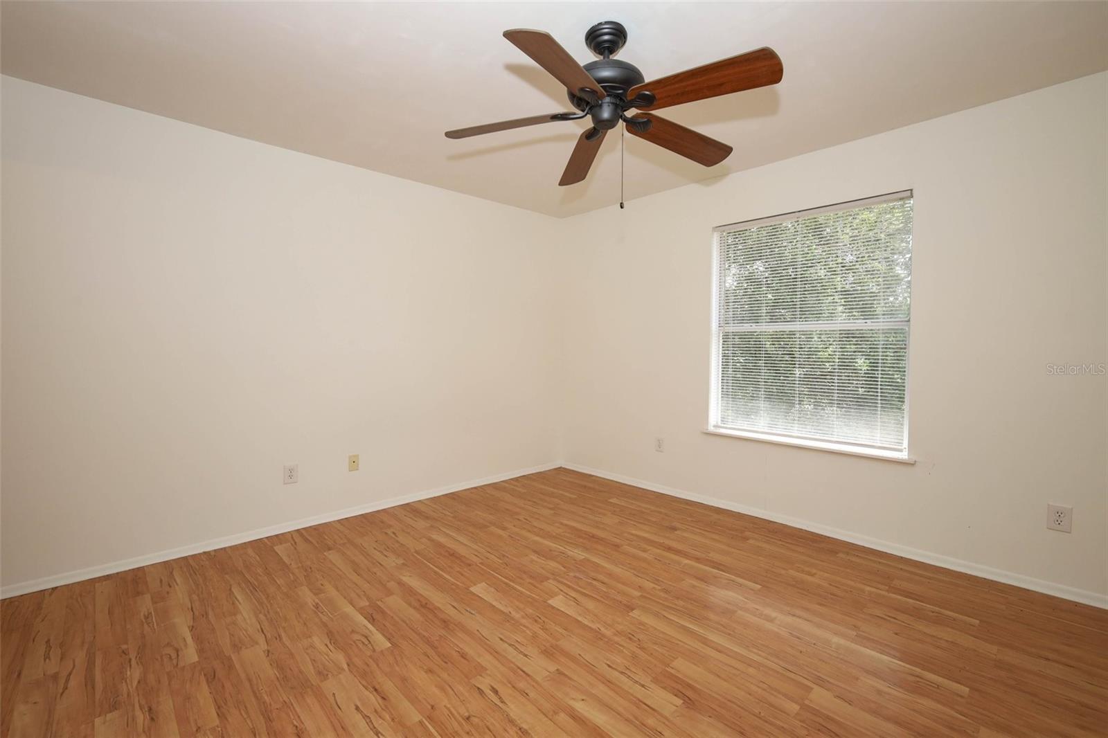 Image 17 of 57 For 120 Reserve Circle 200