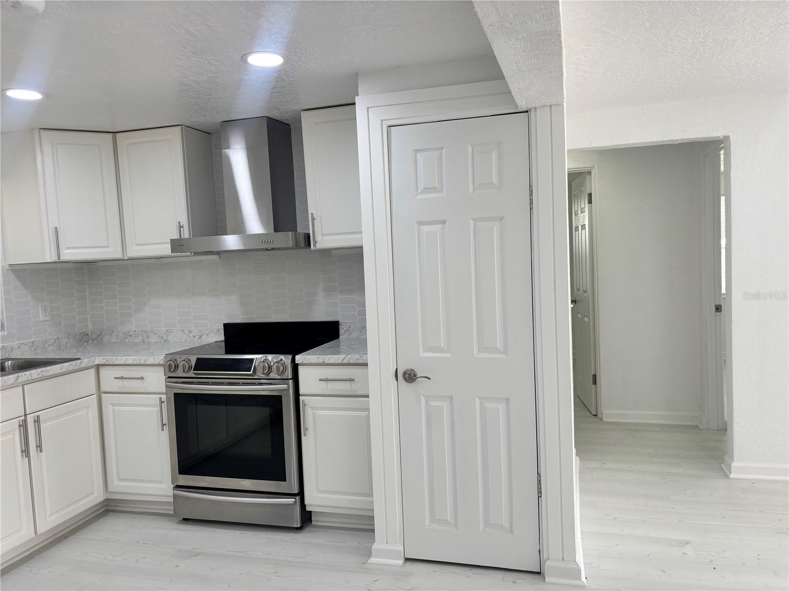 Image 4 of 20 For 124 Coronado Road