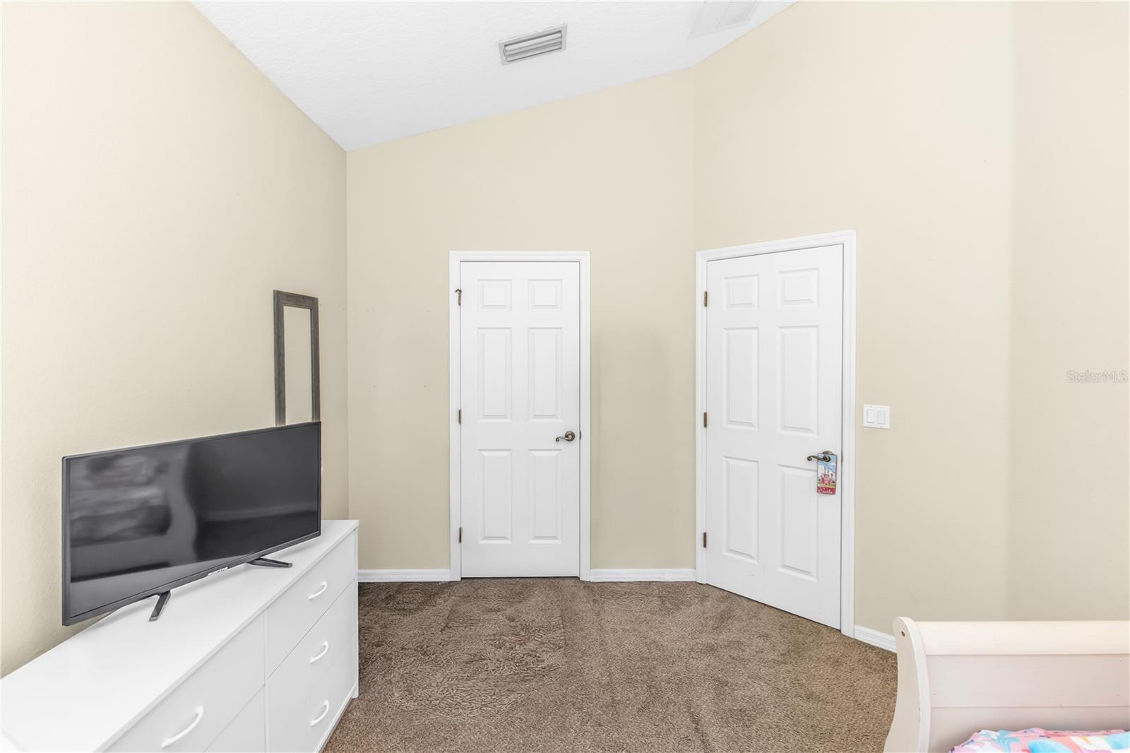 Image 18 of 27 For 540 Pinebranch Circle