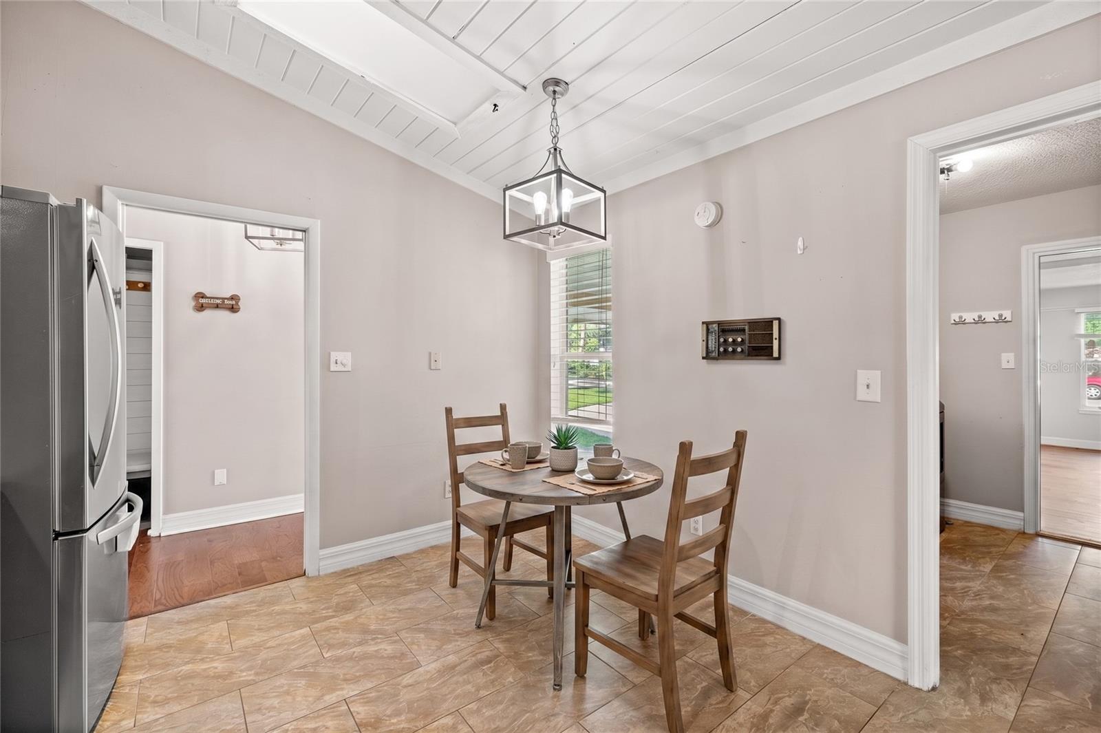 Image 14 of 48 For 413 Willowbrook Lane