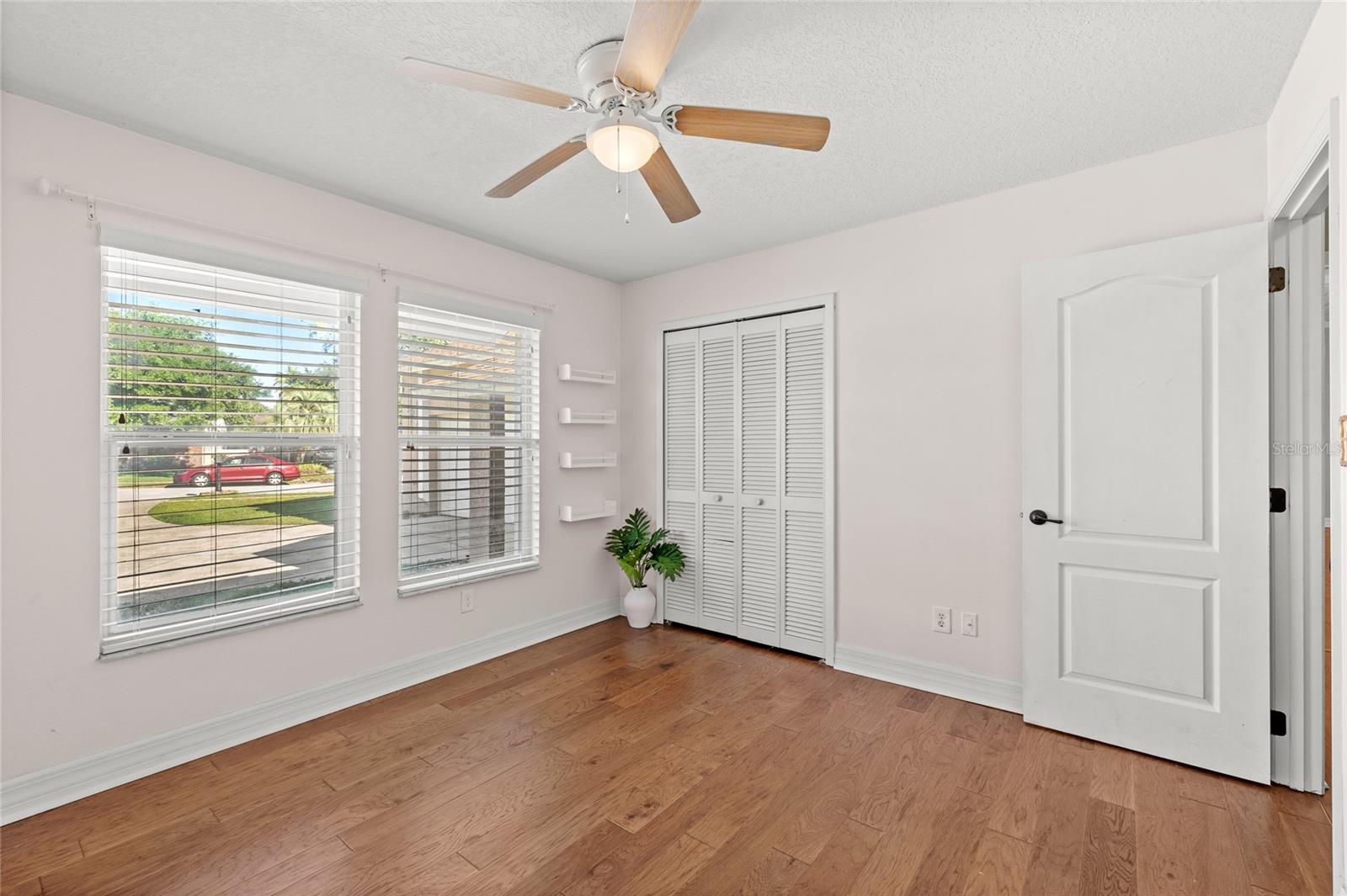 Image 20 of 48 For 413 Willowbrook Lane