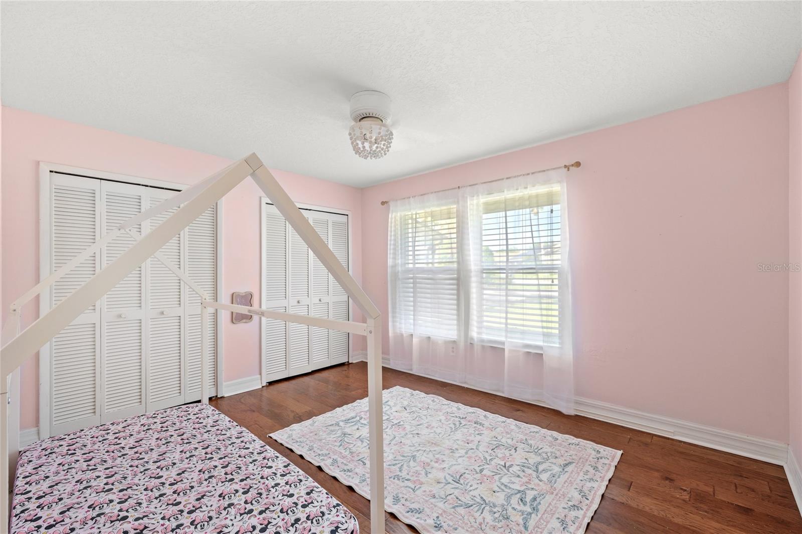 Image 21 of 48 For 413 Willowbrook Lane
