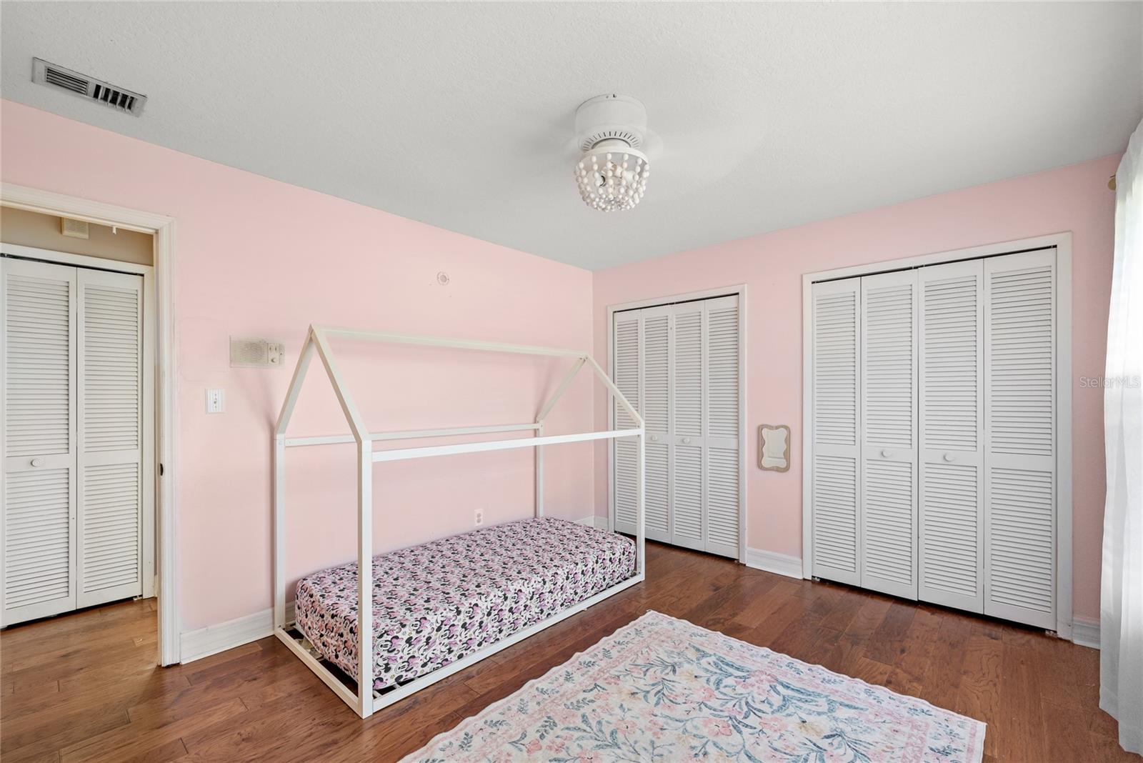 Image 22 of 48 For 413 Willowbrook Lane