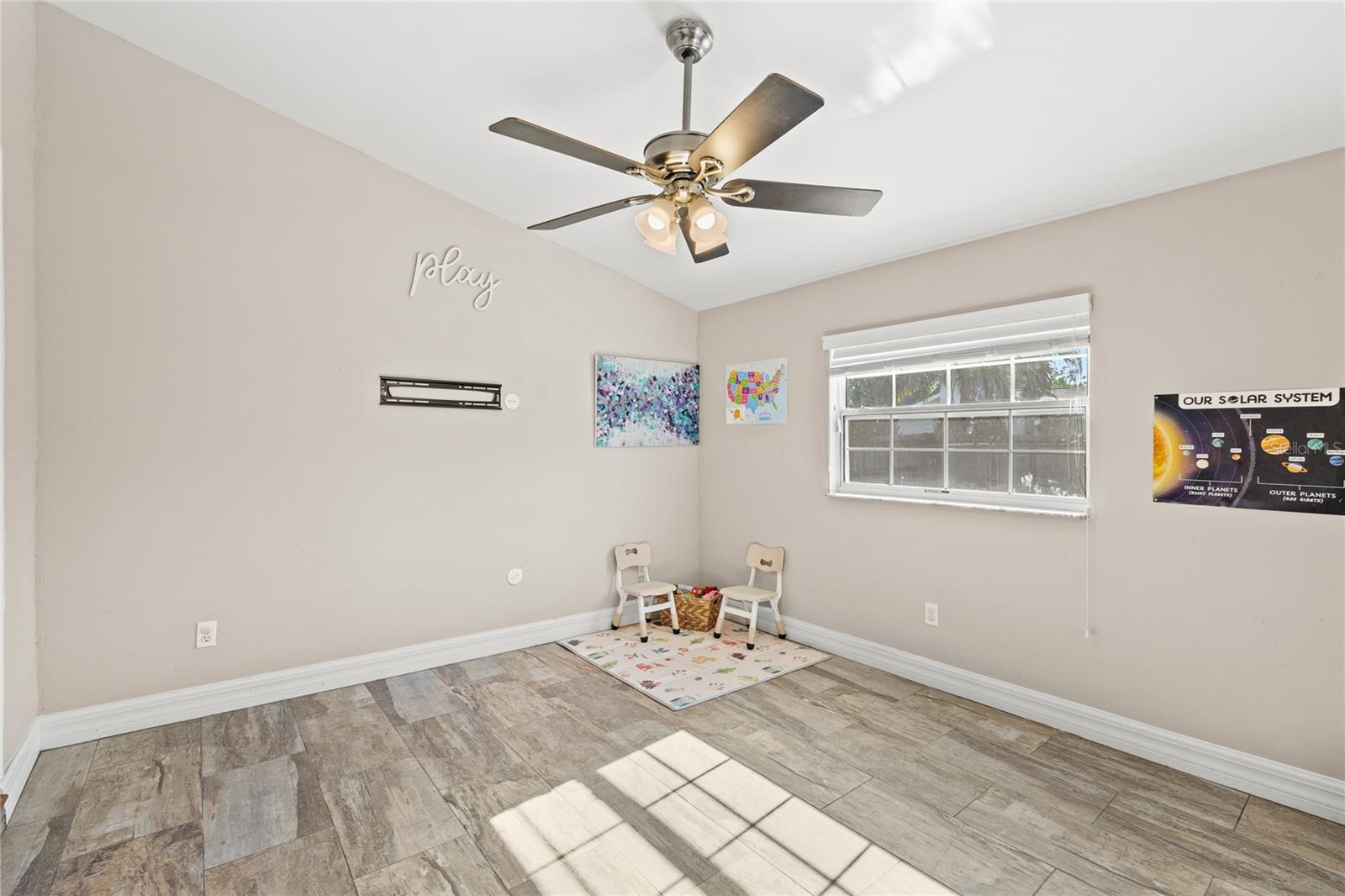 Image 24 of 48 For 413 Willowbrook Lane