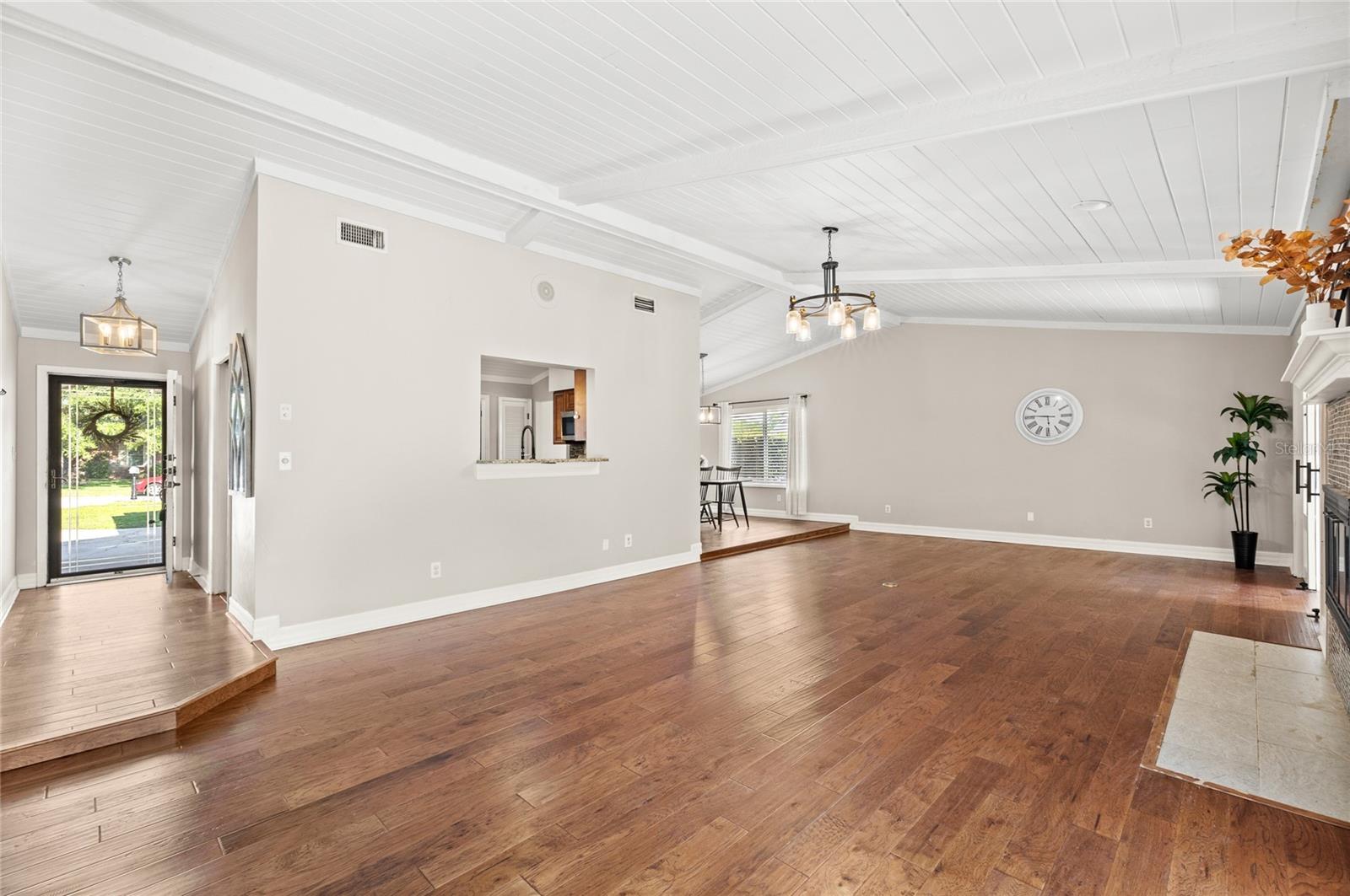 Image 6 of 48 For 413 Willowbrook Lane