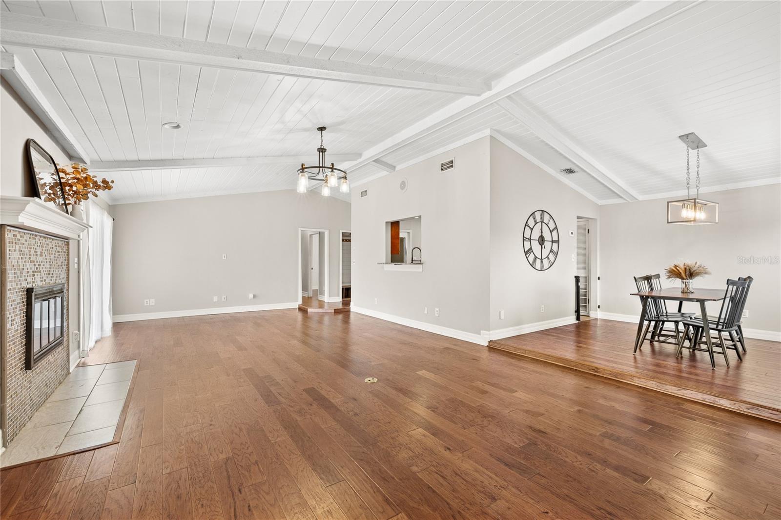 Image 8 of 48 For 413 Willowbrook Lane