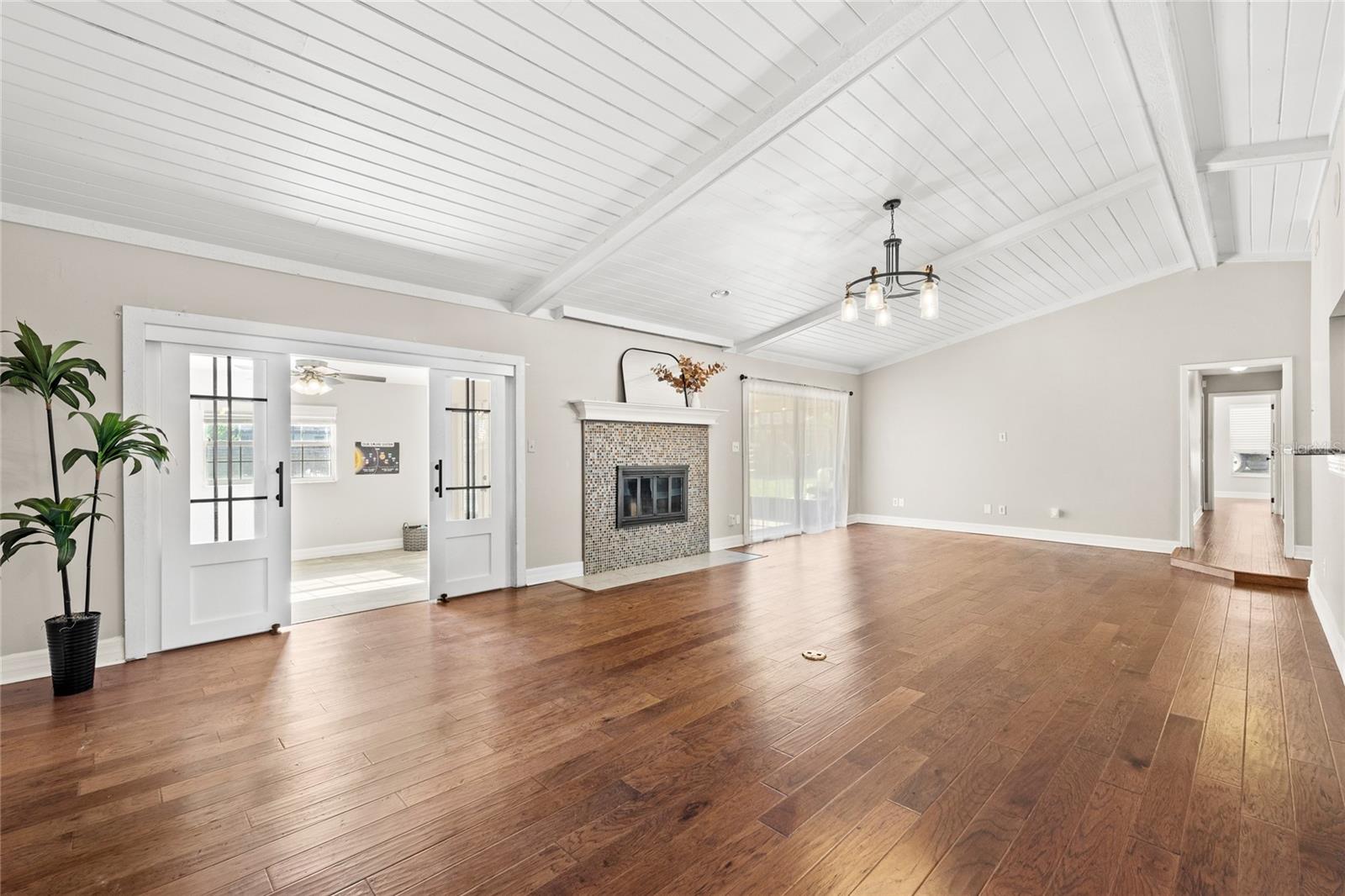 Image 9 of 48 For 413 Willowbrook Lane