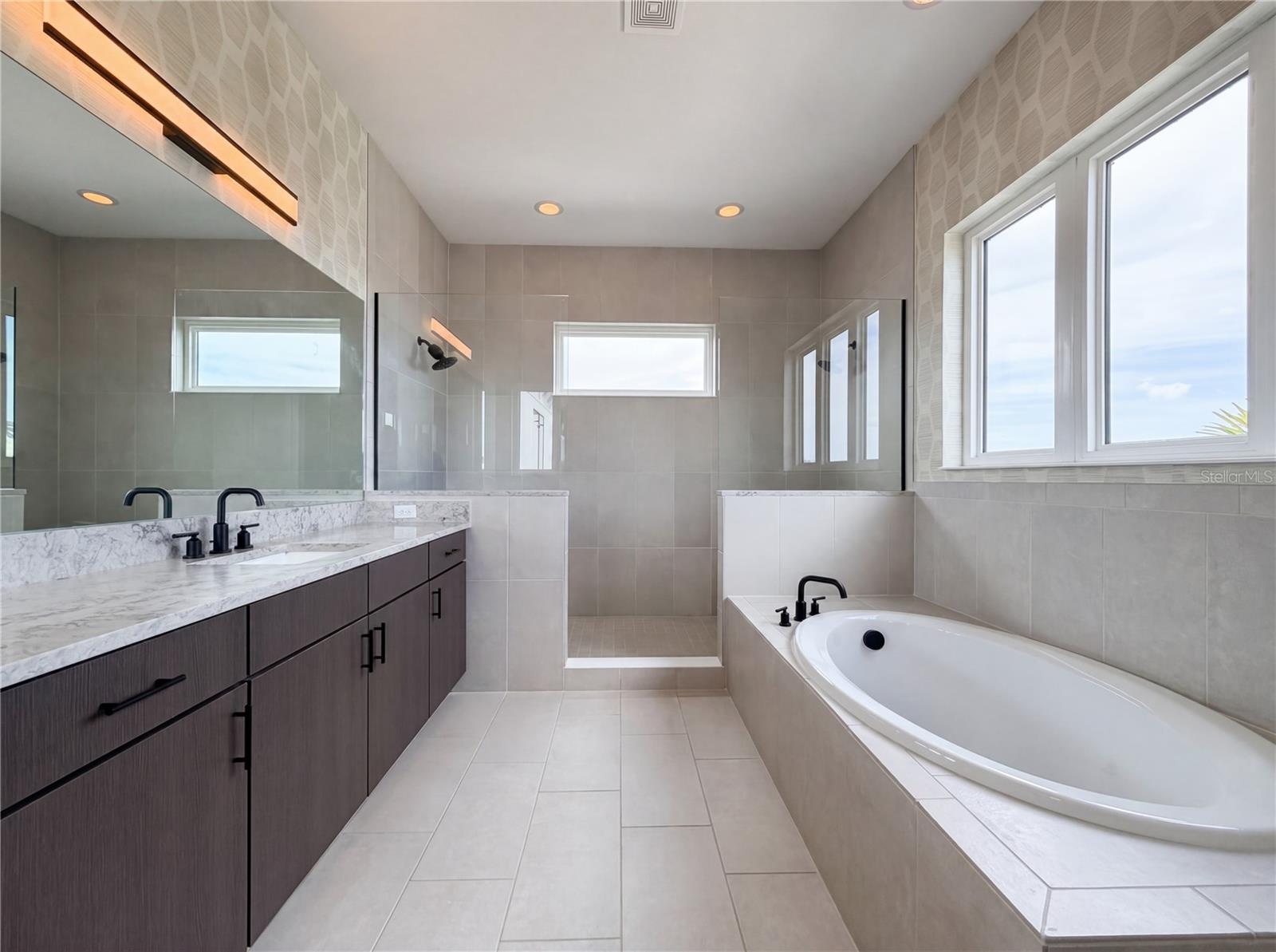 Image 32 of 42 For 5911 Redbay Boulevard