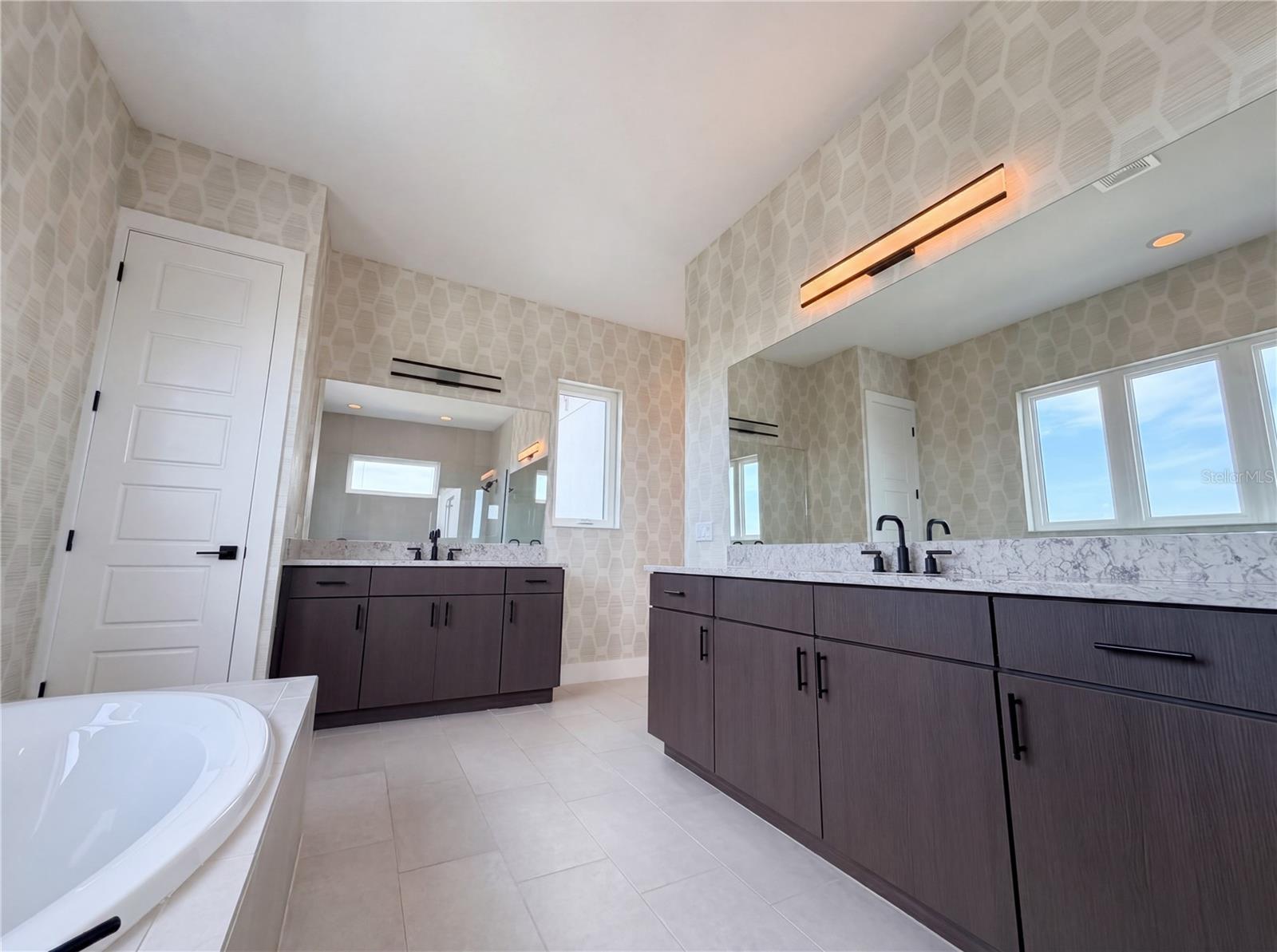 Image 33 of 42 For 5911 Redbay Boulevard