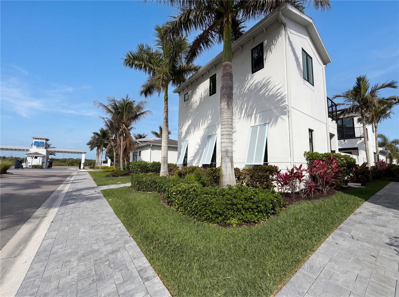 Image 37 of 42 For 5911 Redbay Boulevard
