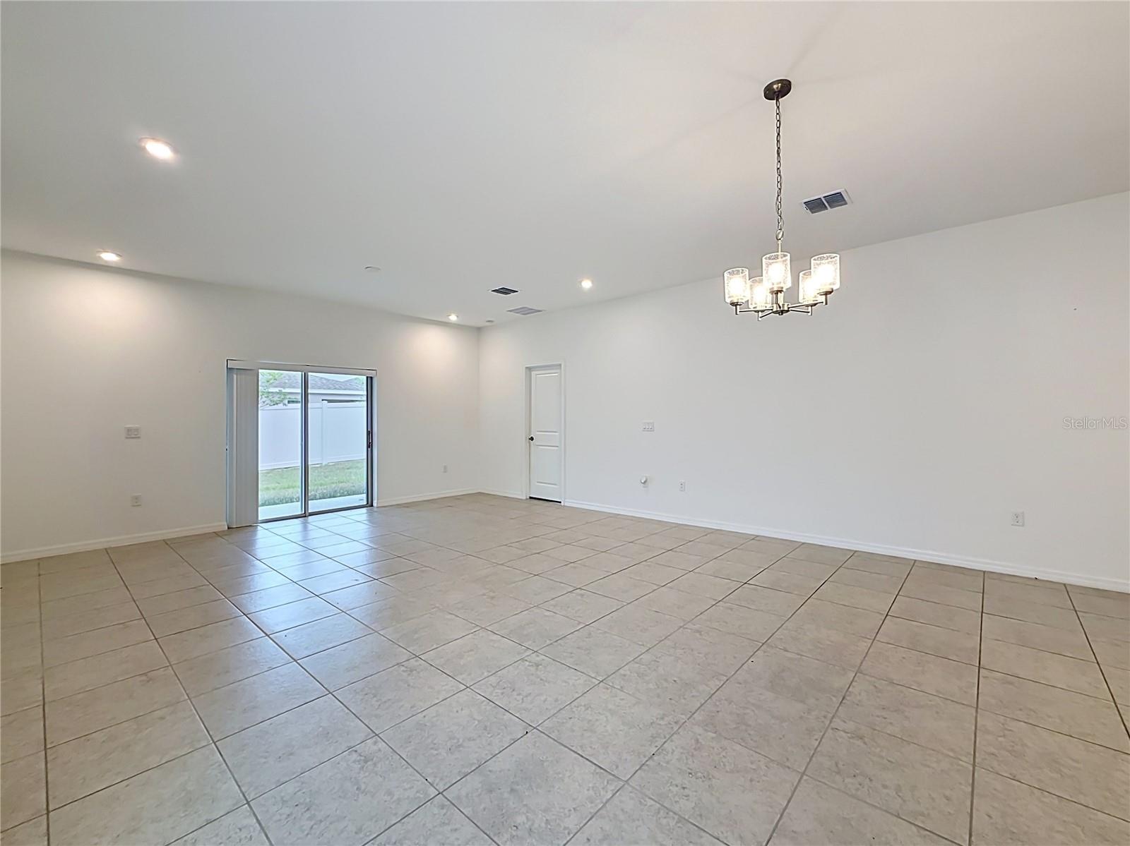 Image 10 of 43 For 418 Quayside Avenue