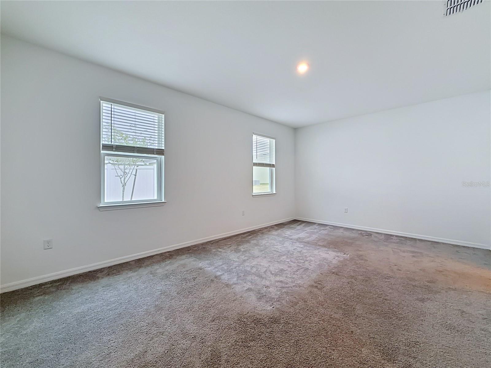 Image 14 of 43 For 418 Quayside Avenue