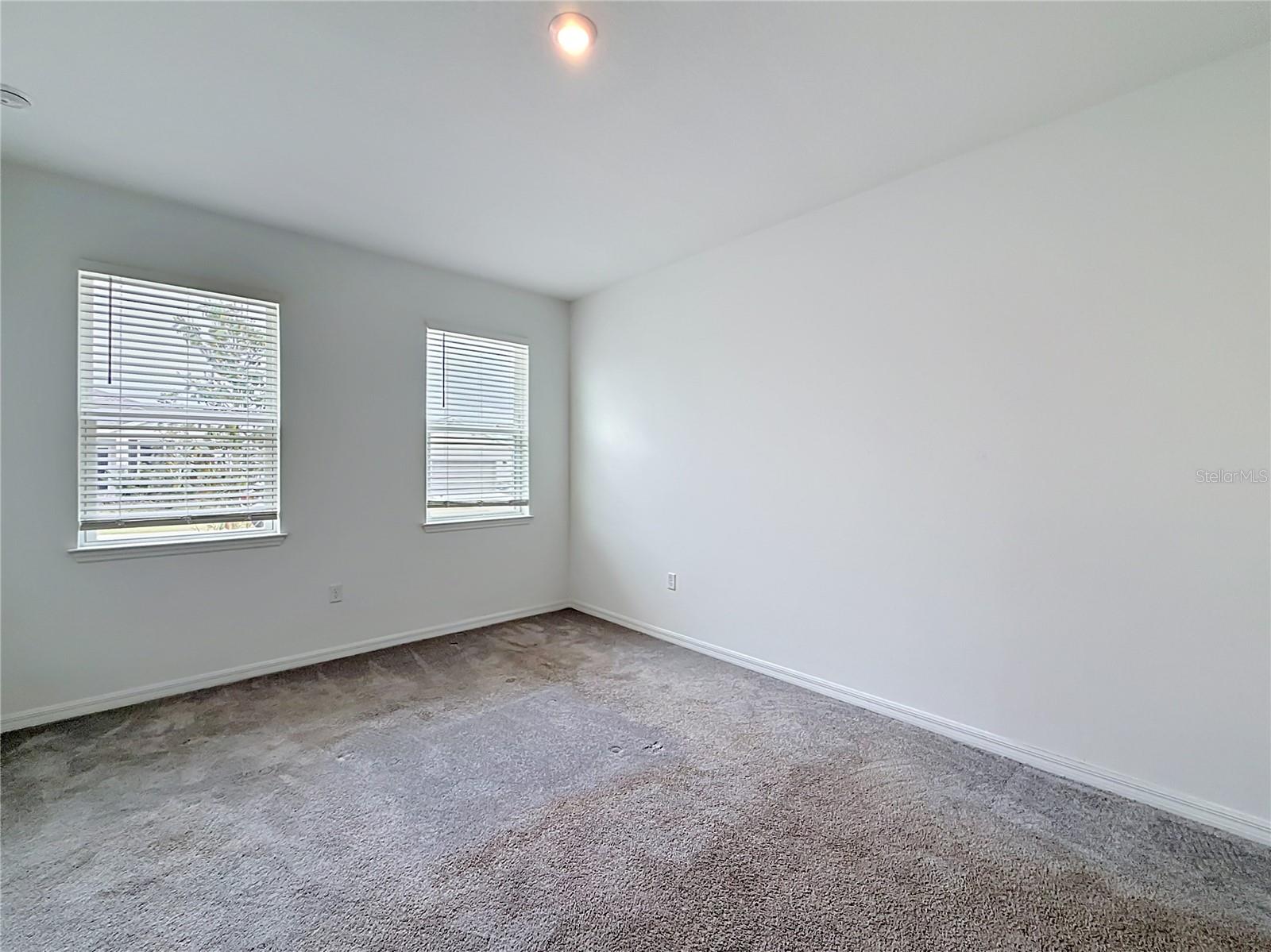 Image 17 of 43 For 418 Quayside Avenue