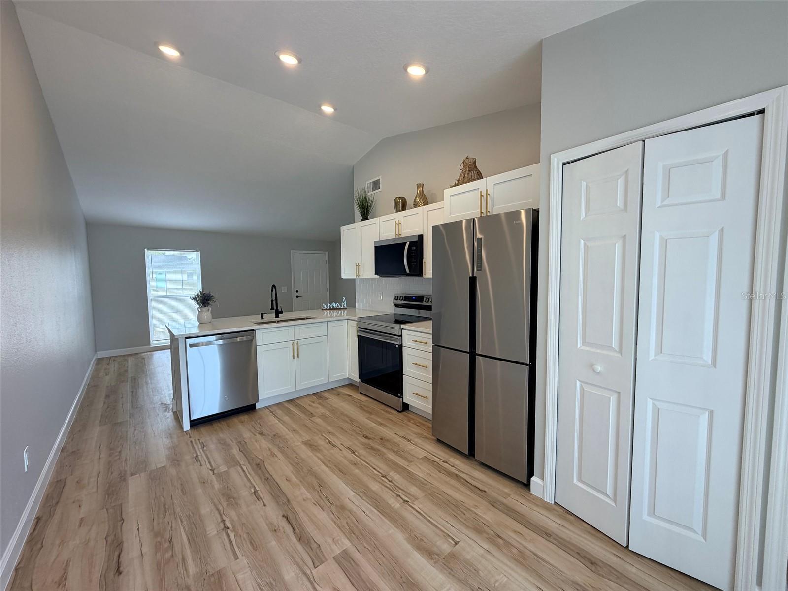 Image 10 of 18 For 2733 Adela Avenue