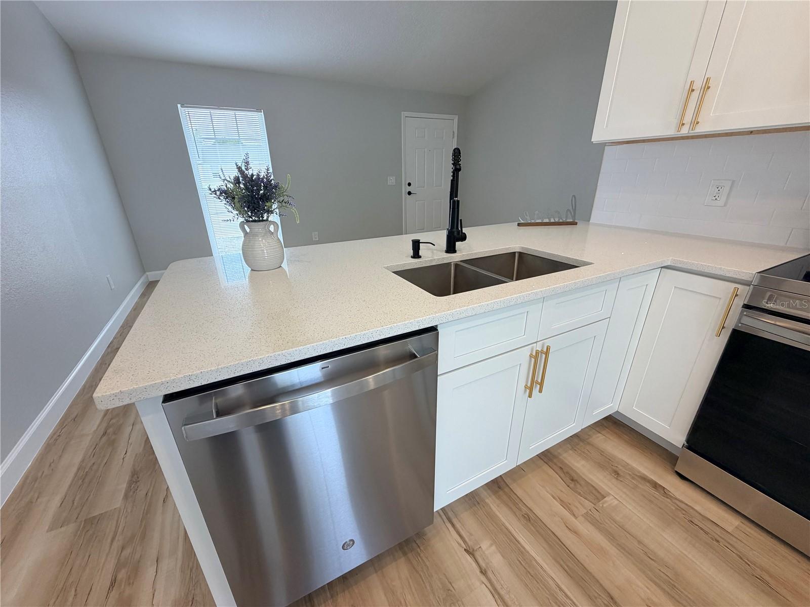 Image 8 of 18 For 2733 Adela Avenue
