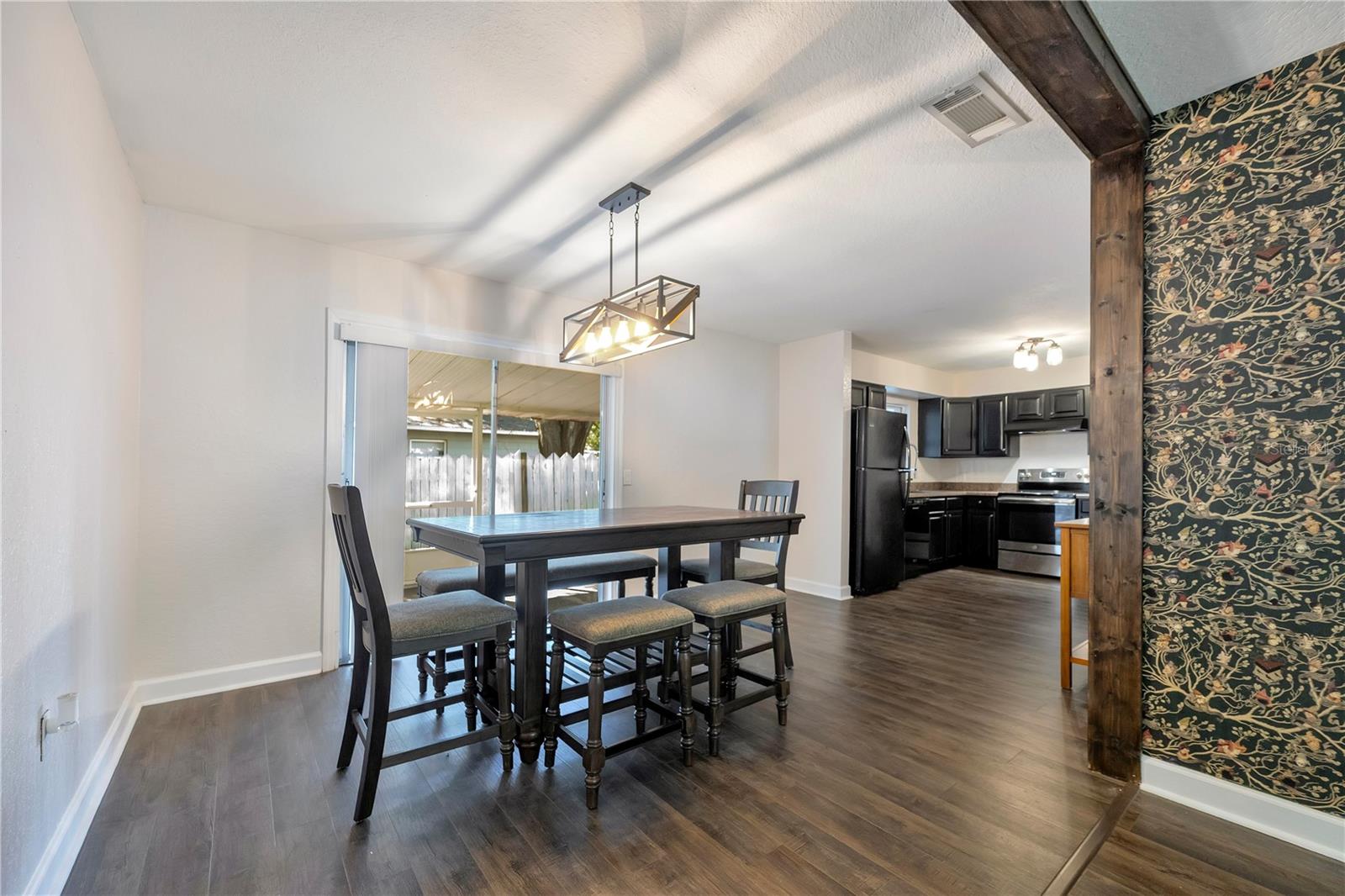 Image 11 of 31 For 1507 Foxridge Run Sw