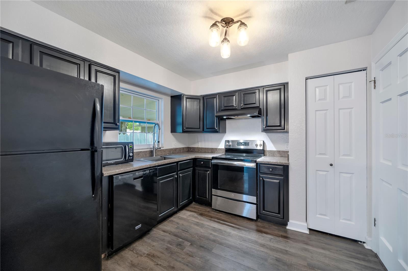 Image 15 of 31 For 1507 Foxridge Run Sw
