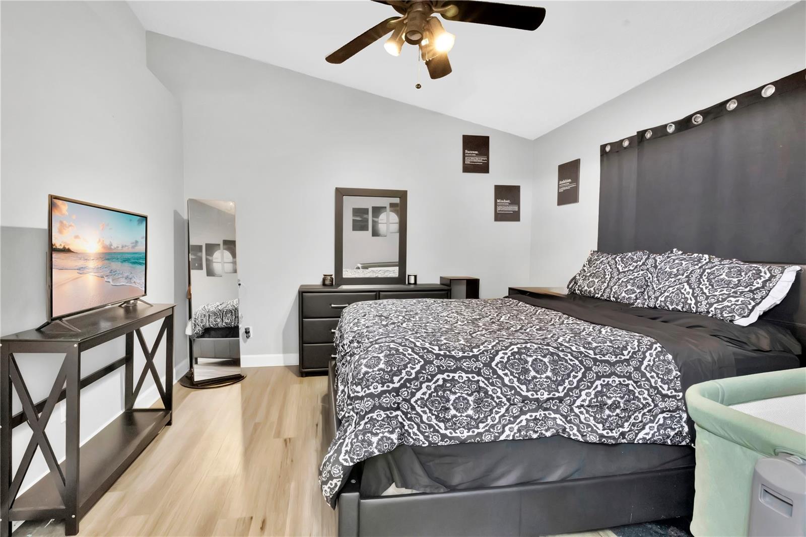 Image 13 of 38 For 2413 Radnor Avenue