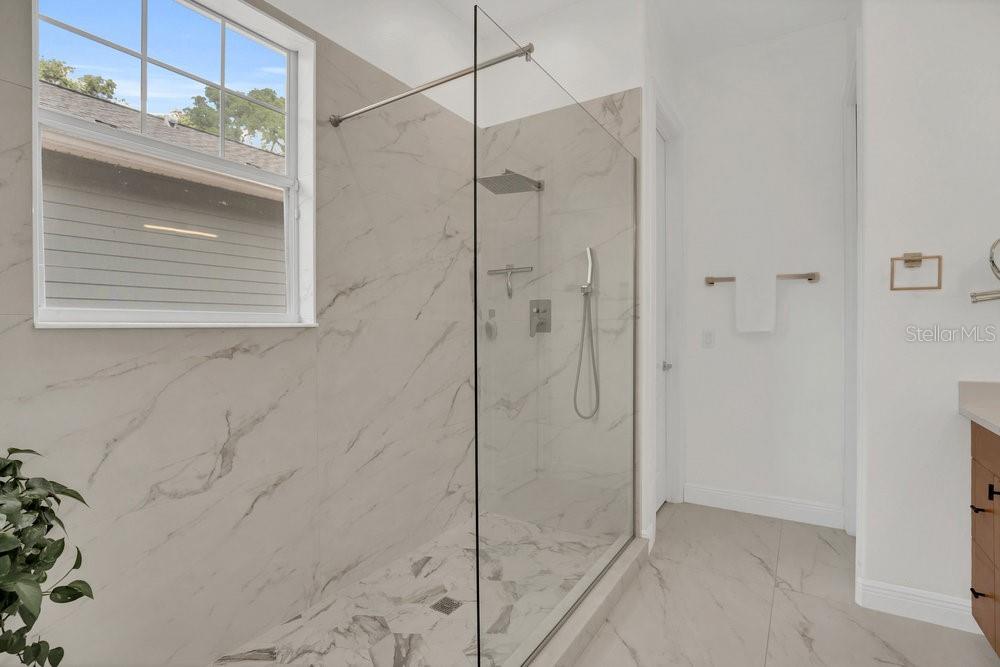 Image 18 of 24 For 11 Forest Avenue 3