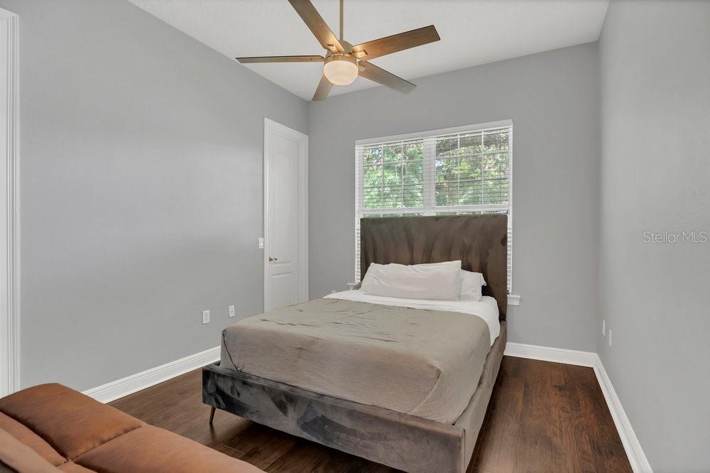 Image 19 of 24 For 11 Forest Avenue 3