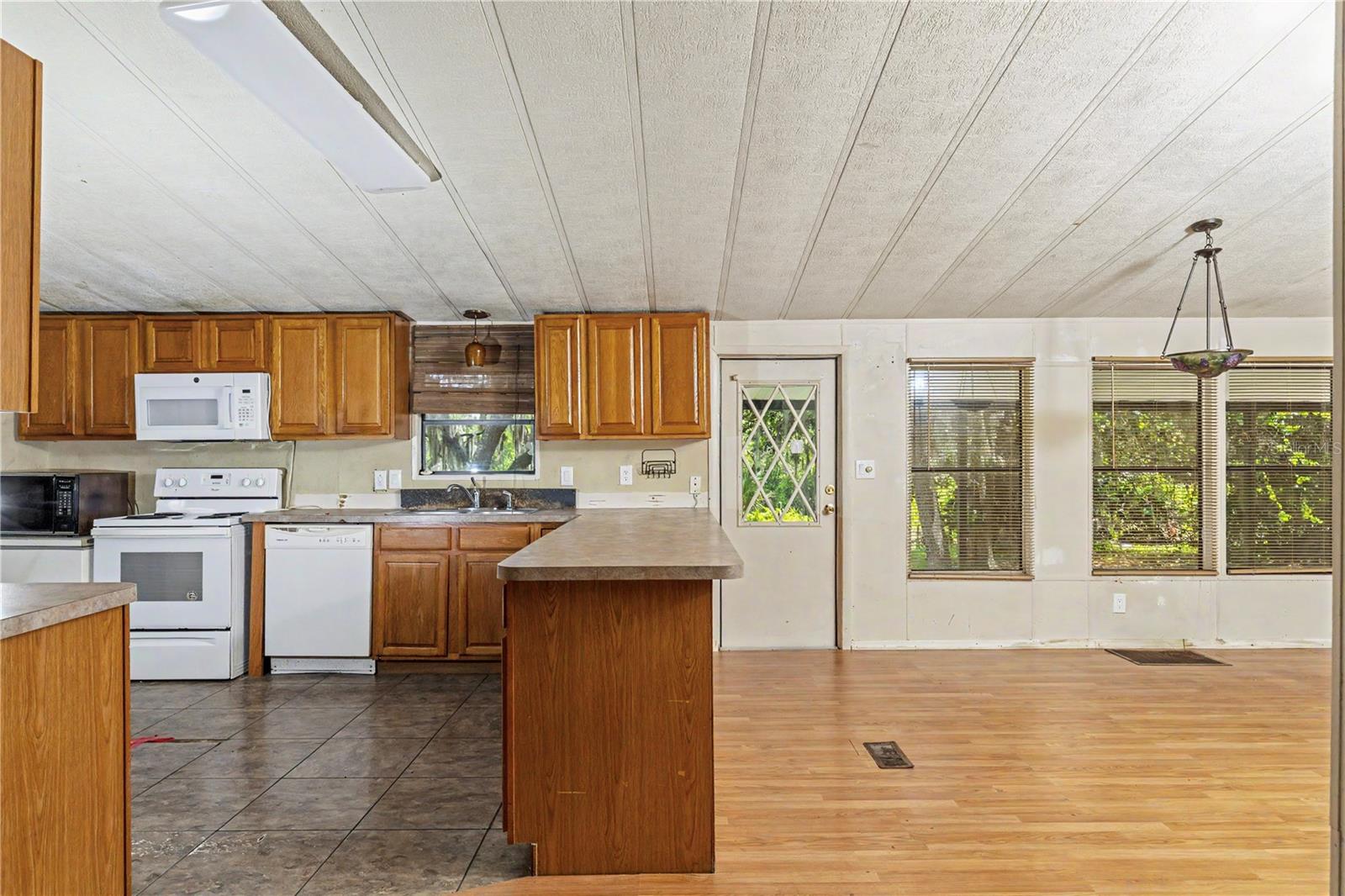 Image 12 of 40 For 18007 90th Street