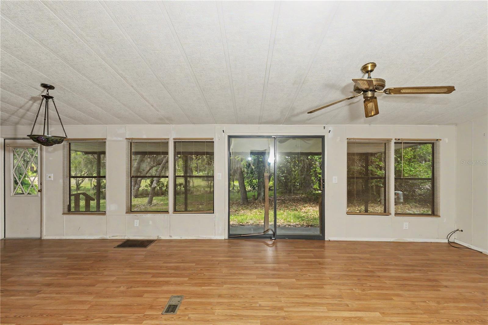 Image 5 of 40 For 18007 90th Street