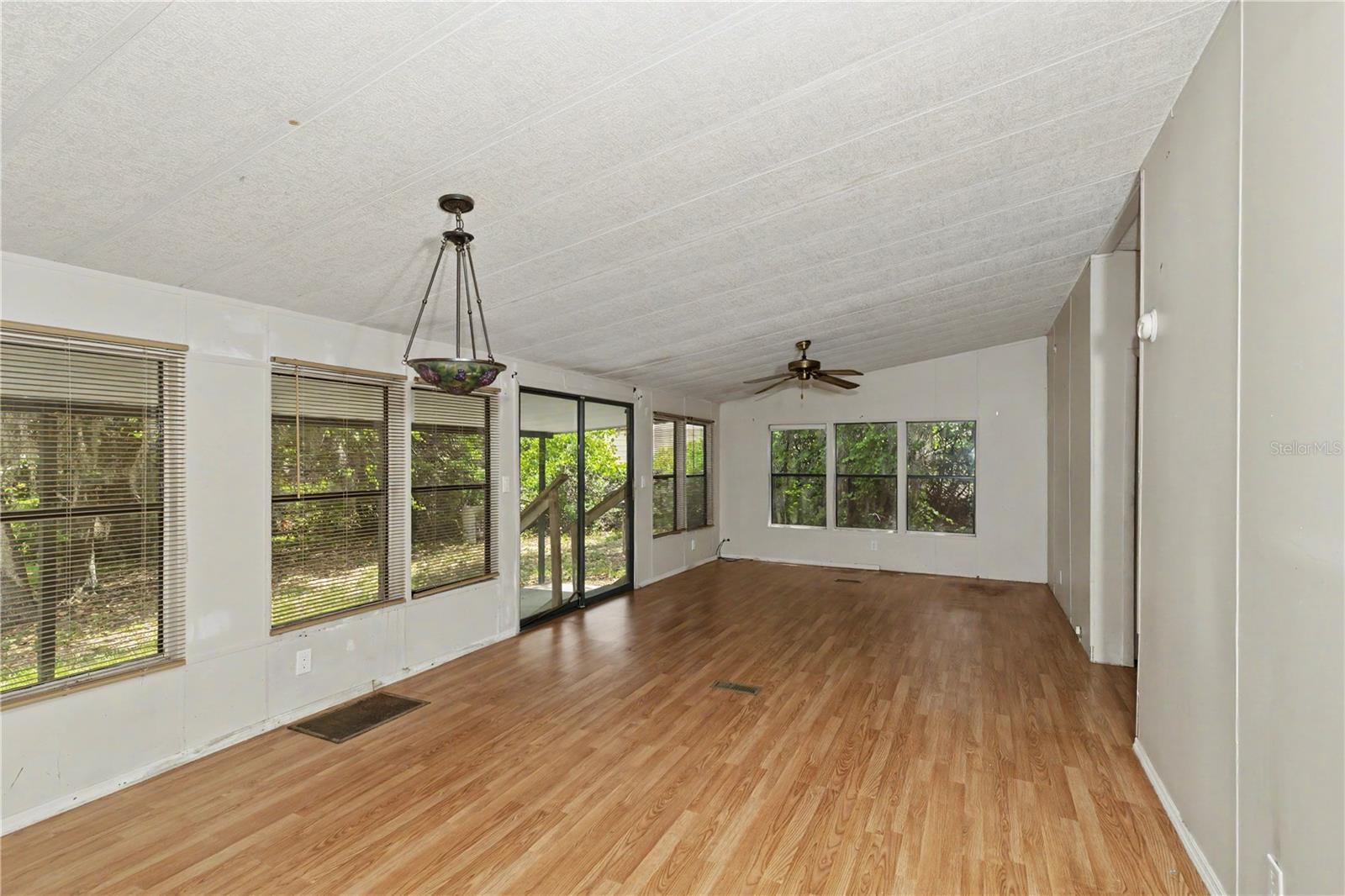Image 6 of 40 For 18007 90th Street