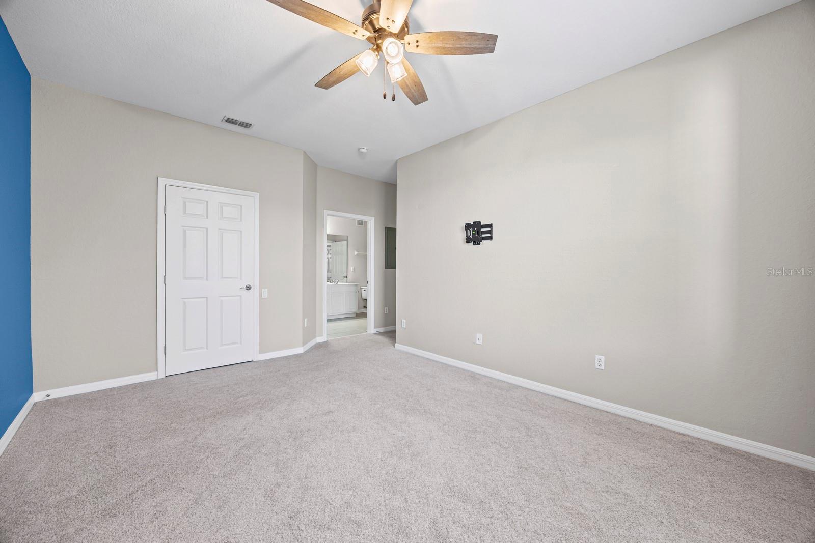 Image 11 of 29 For 1355 Venezia Court 405