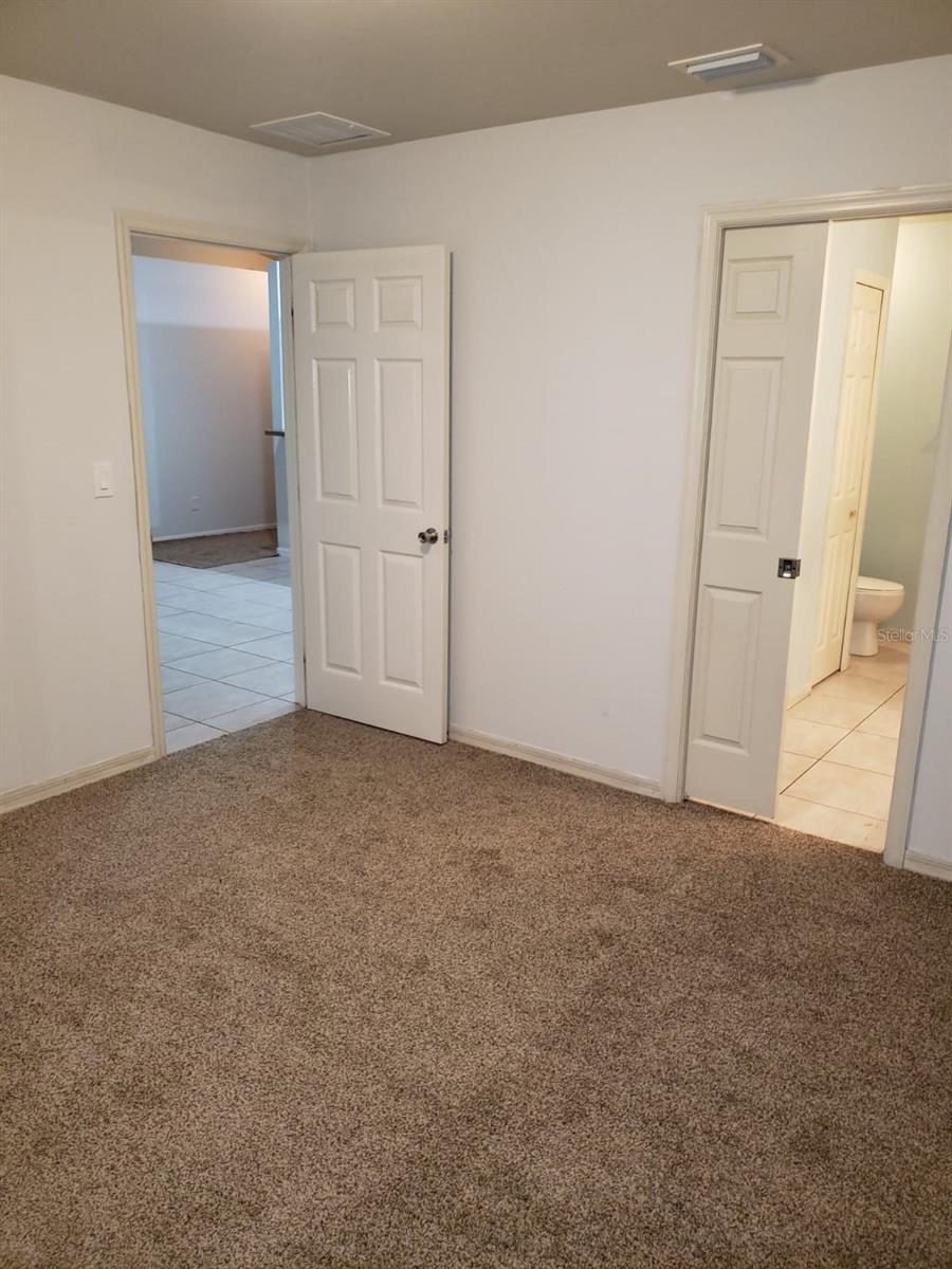Image 8 of 11 For 2209-2211 Daniel Avenue N