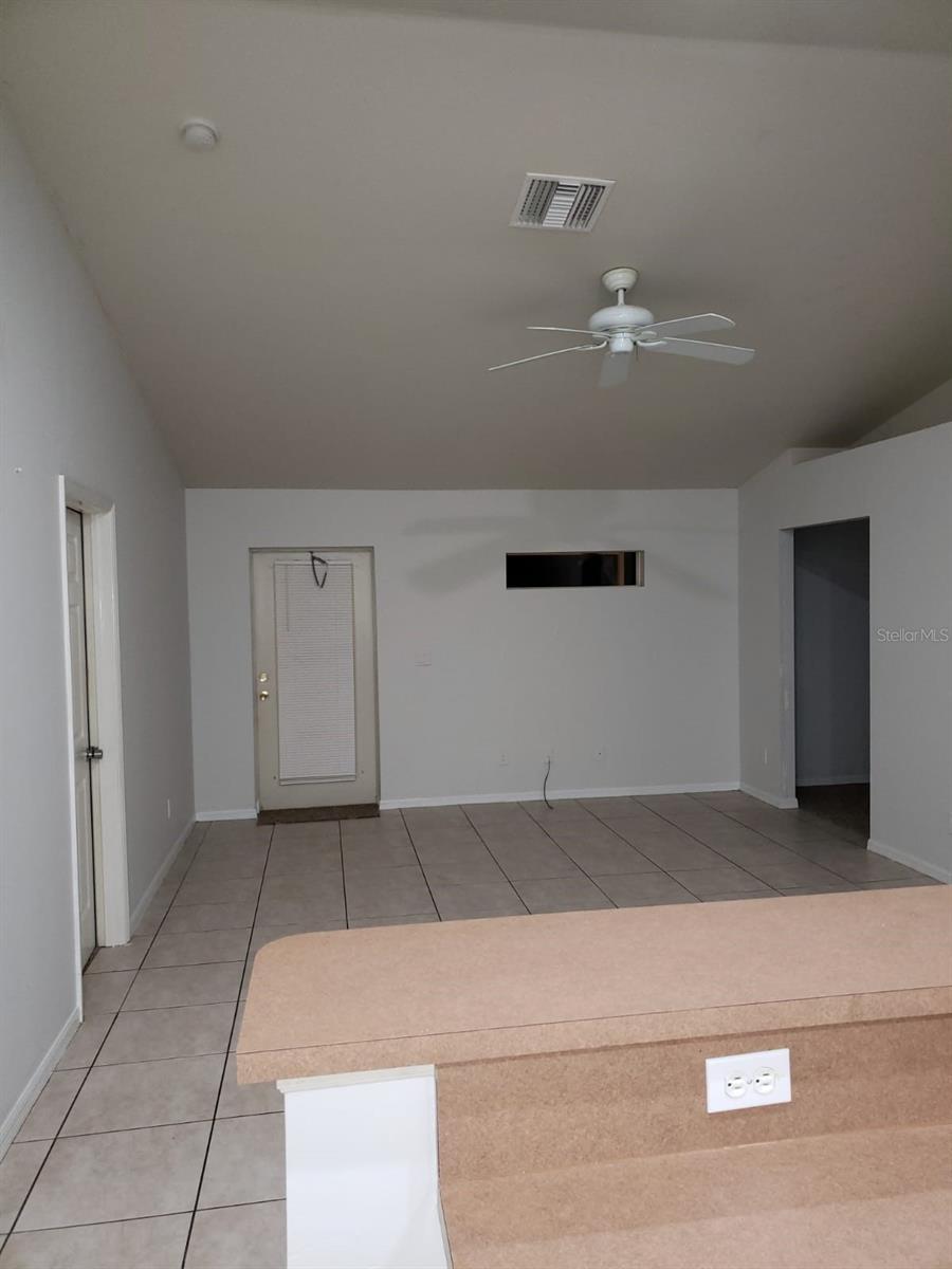 Image 9 of 11 For 2209-2211 Daniel Avenue N
