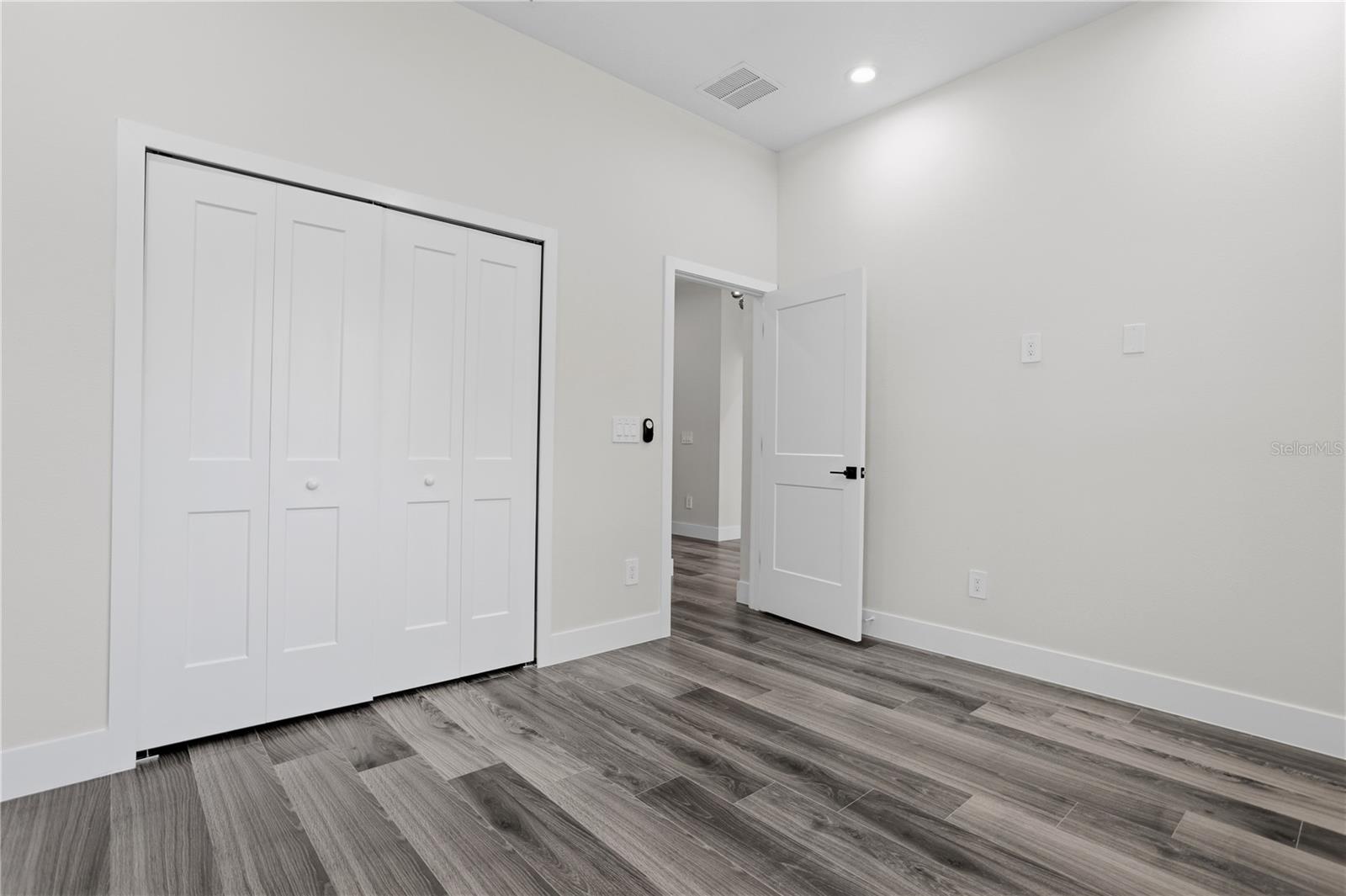 Image 16 of 53 For 30076 Apricot Avenue