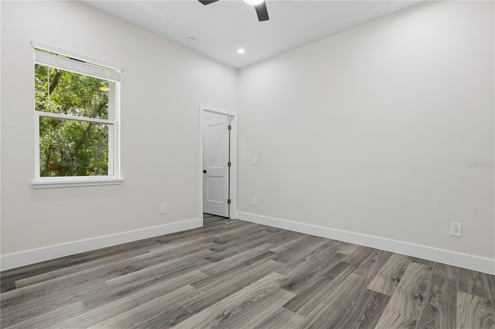 Image 20 of 53 For 30076 Apricot Avenue