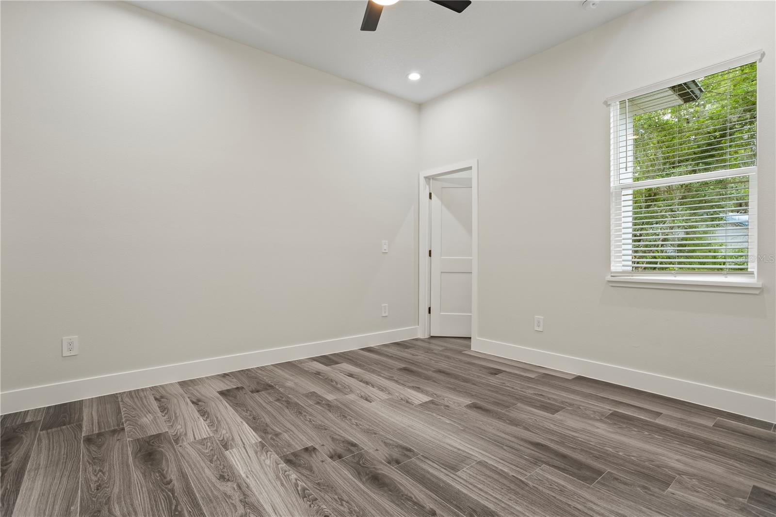 Image 43 of 53 For 30076 Apricot Avenue
