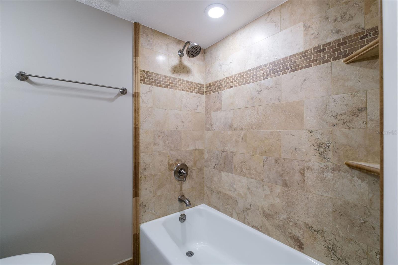 Image 21 of 28 For 4388 Lake Underhill Road 21c2