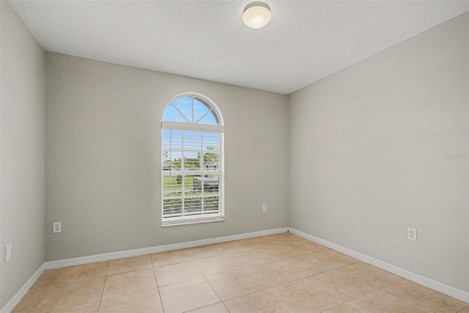 Image 12 of 17 For 821 Jarnac Drive