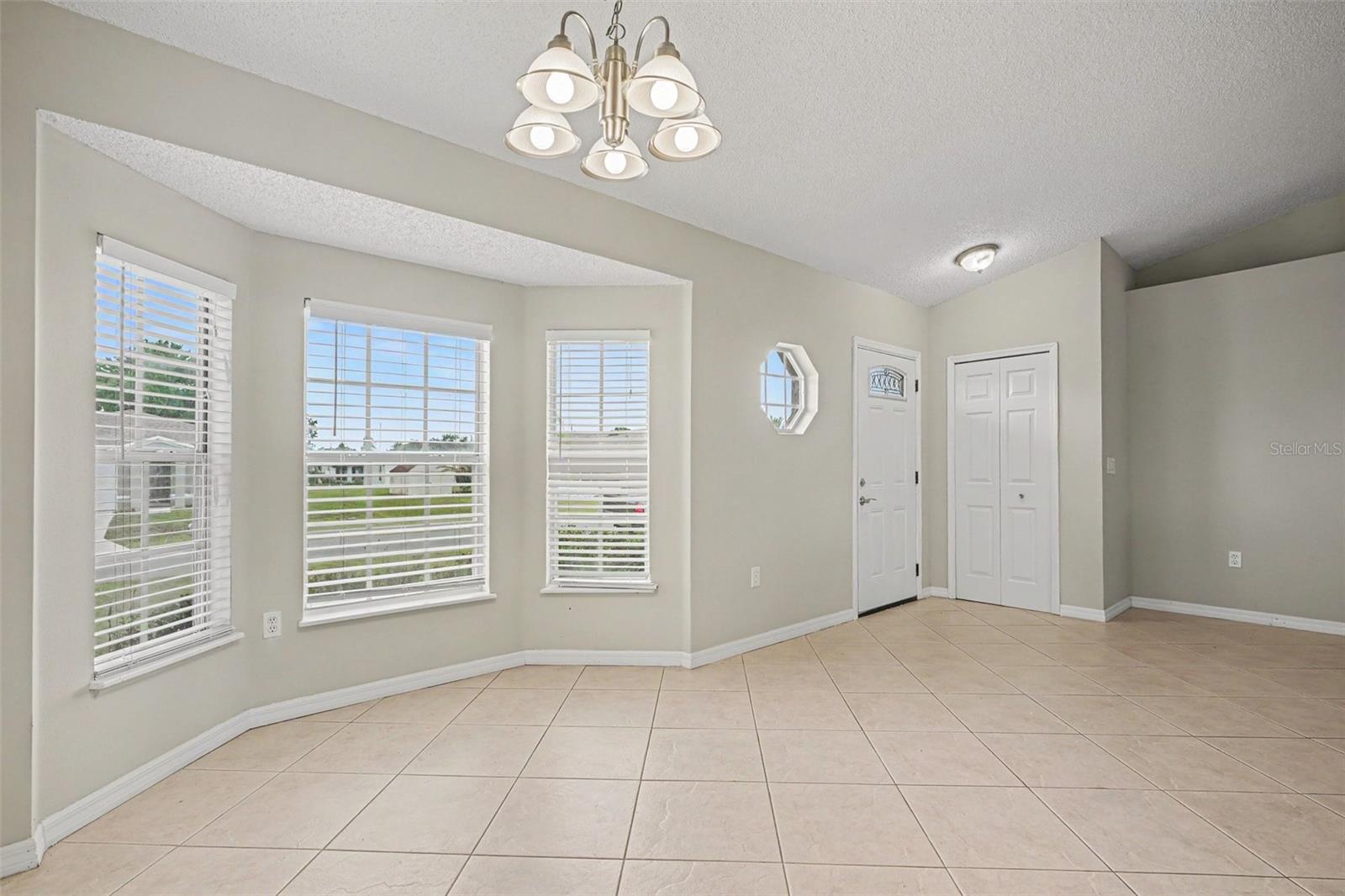 Image 3 of 17 For 821 Jarnac Drive