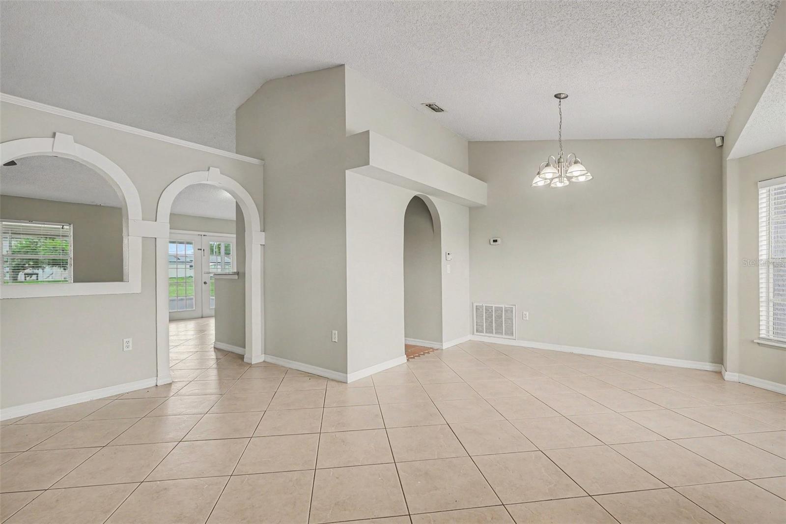 Image 4 of 17 For 821 Jarnac Drive