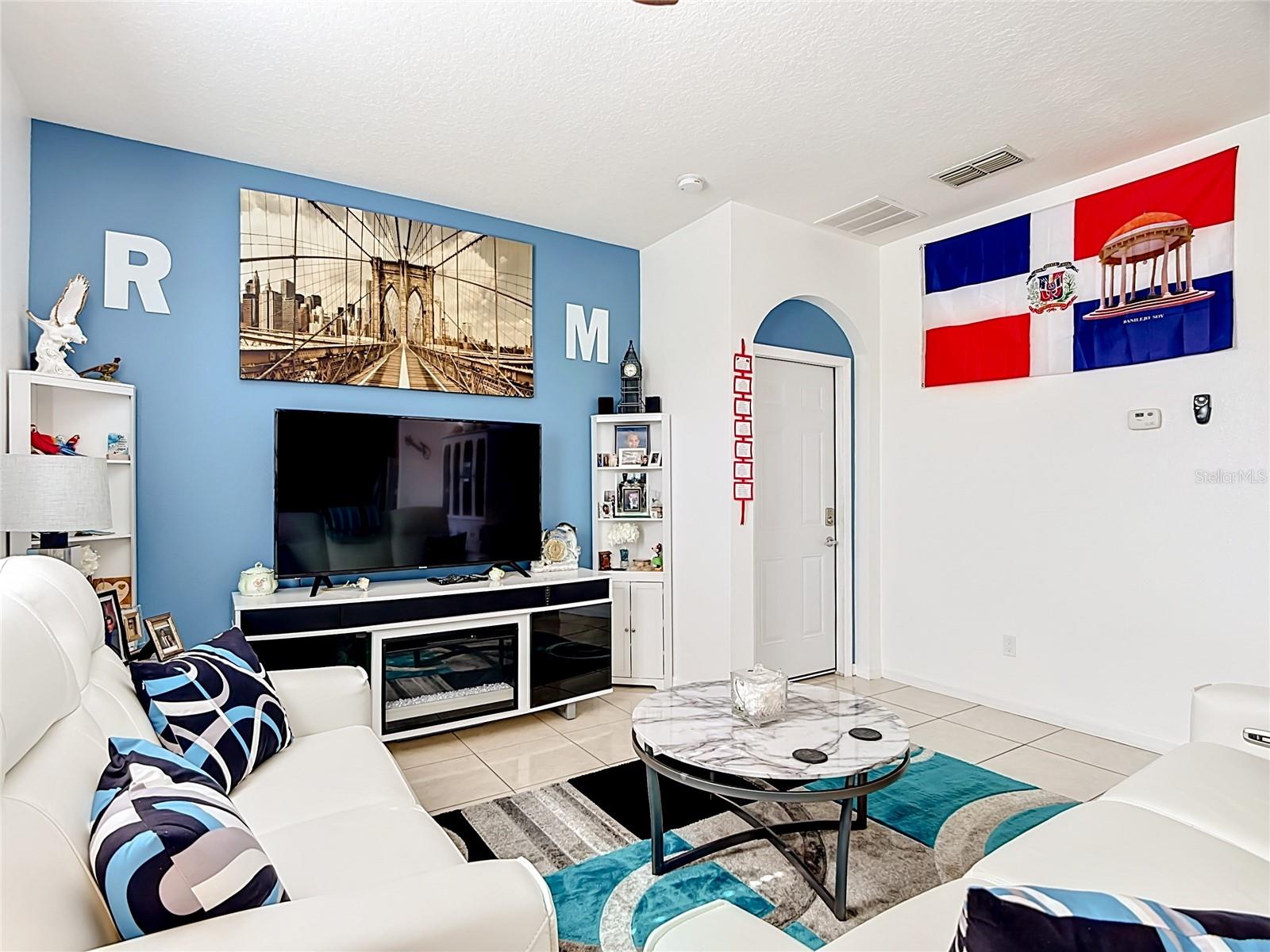 Image 10 of 39 For 4605 Doral Park Avenue