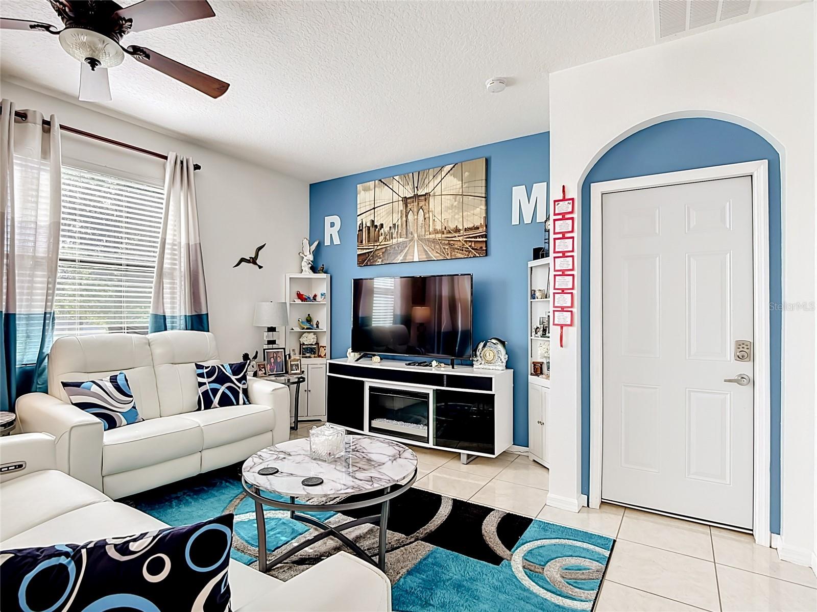 Image 11 of 39 For 4605 Doral Park Avenue