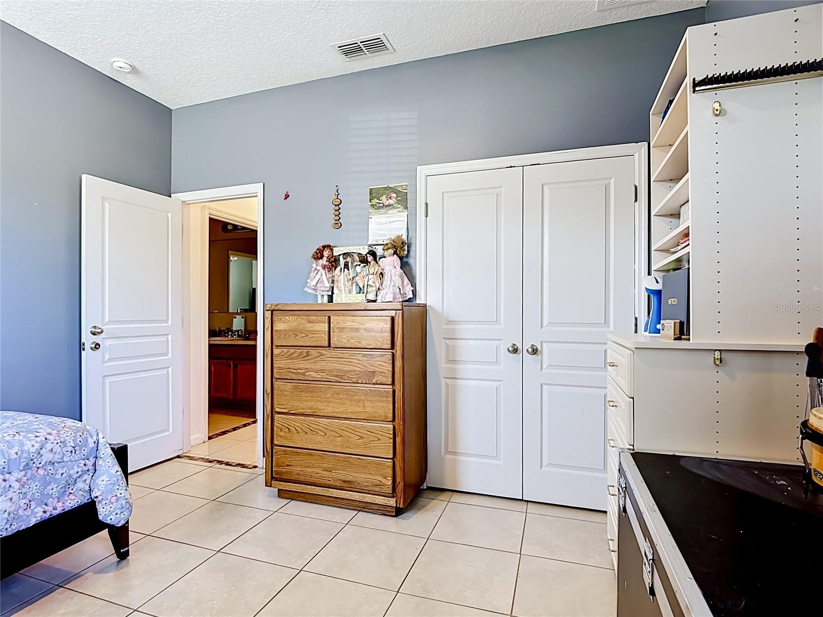 Image 13 of 39 For 4605 Doral Park Avenue