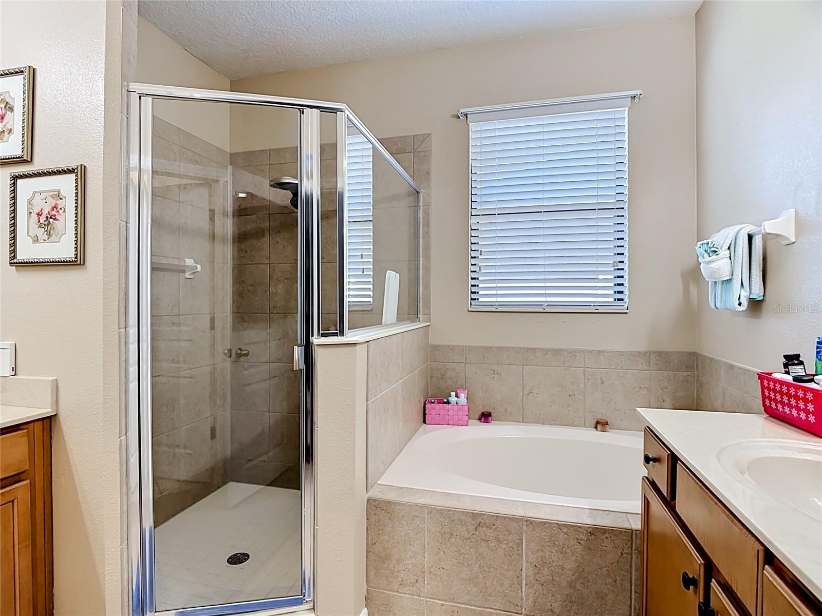Image 18 of 39 For 4605 Doral Park Avenue