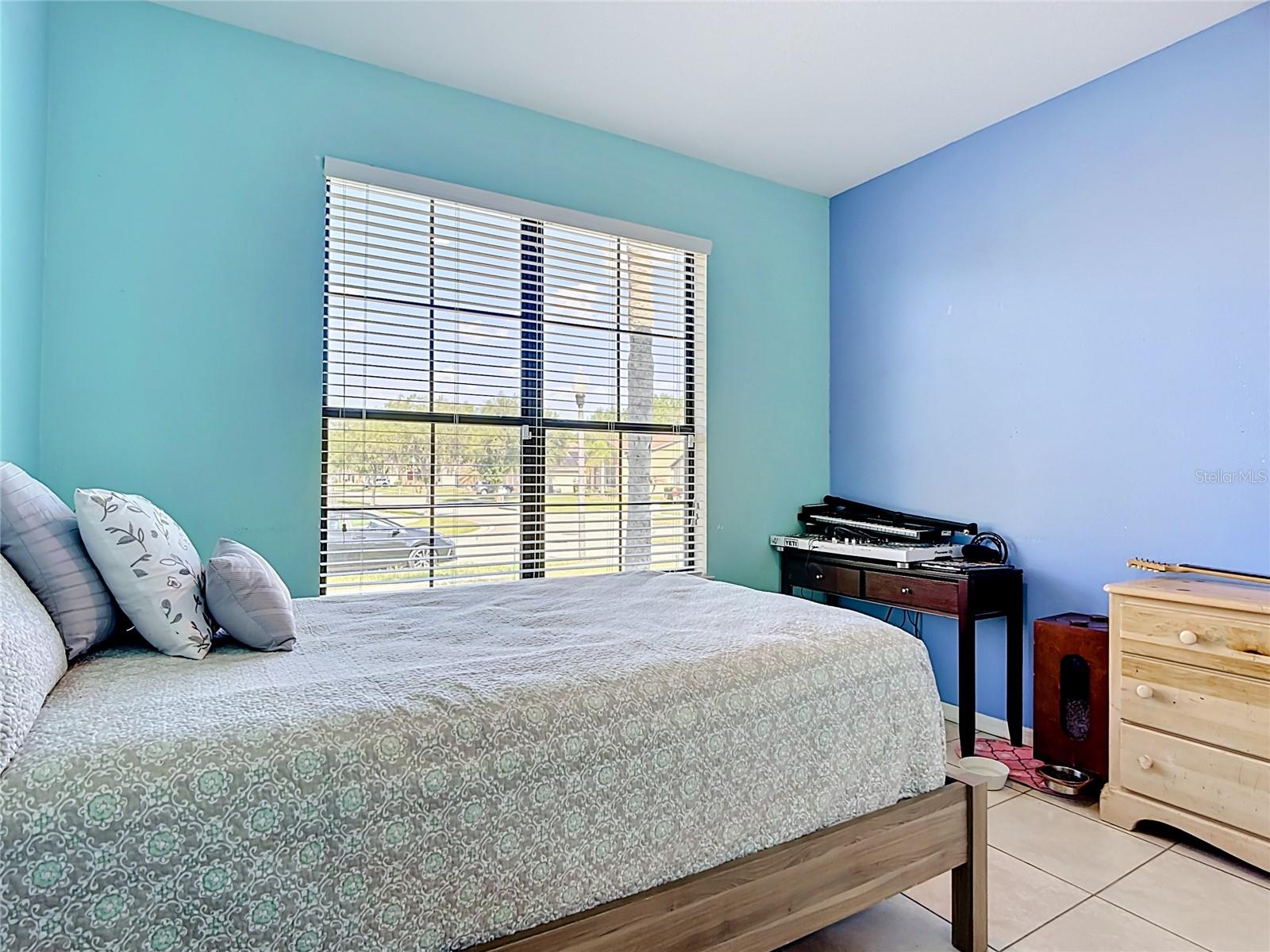 Image 22 of 39 For 4605 Doral Park Avenue