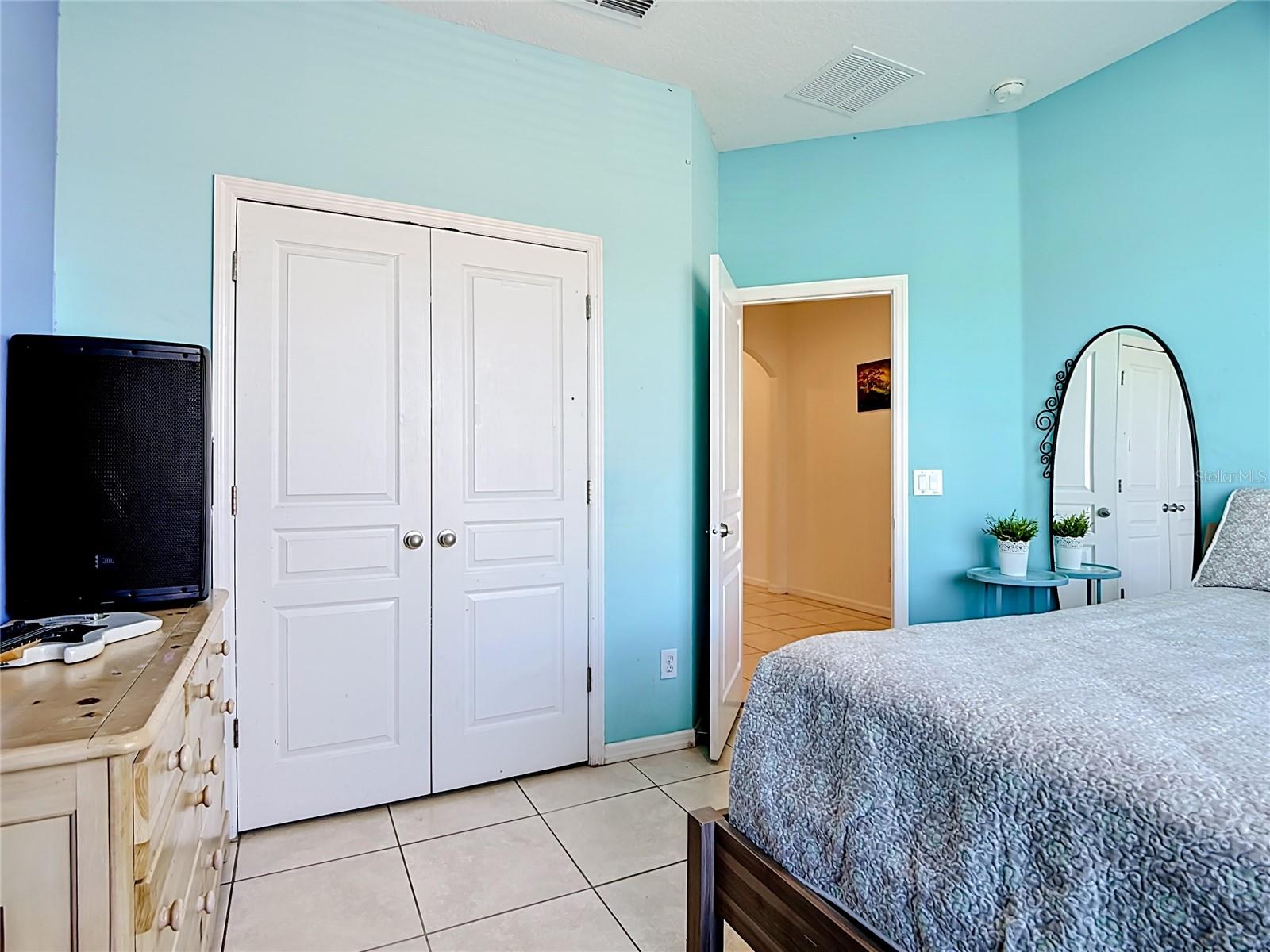Image 23 of 39 For 4605 Doral Park Avenue