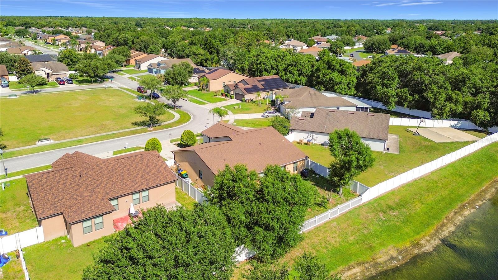 Image 33 of 39 For 4605 Doral Park Avenue