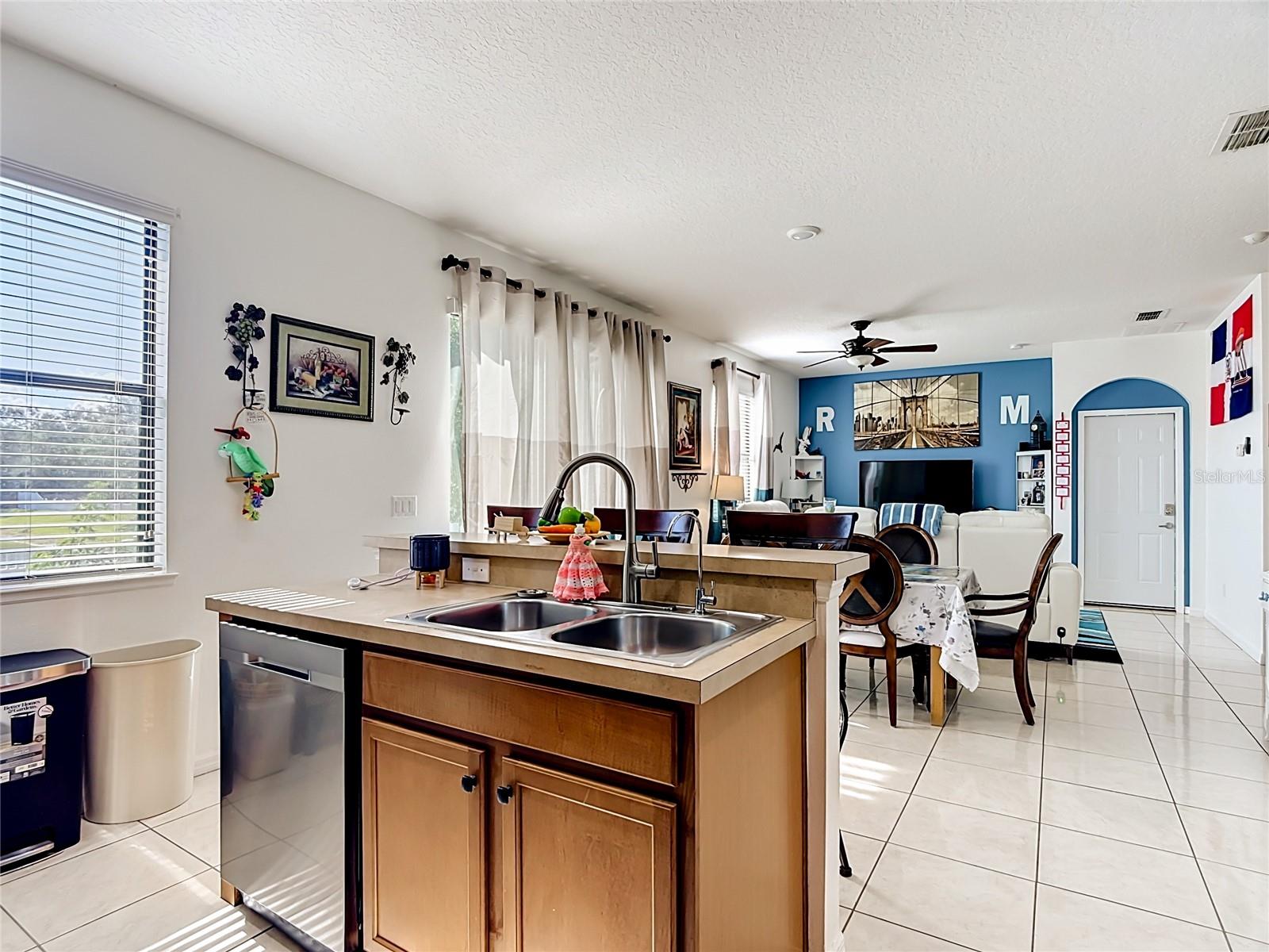 Image 5 of 39 For 4605 Doral Park Avenue