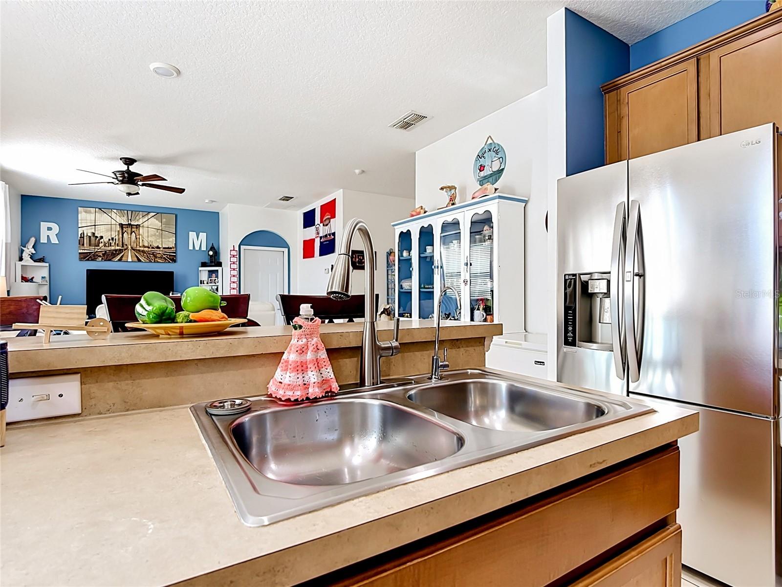 Image 6 of 39 For 4605 Doral Park Avenue